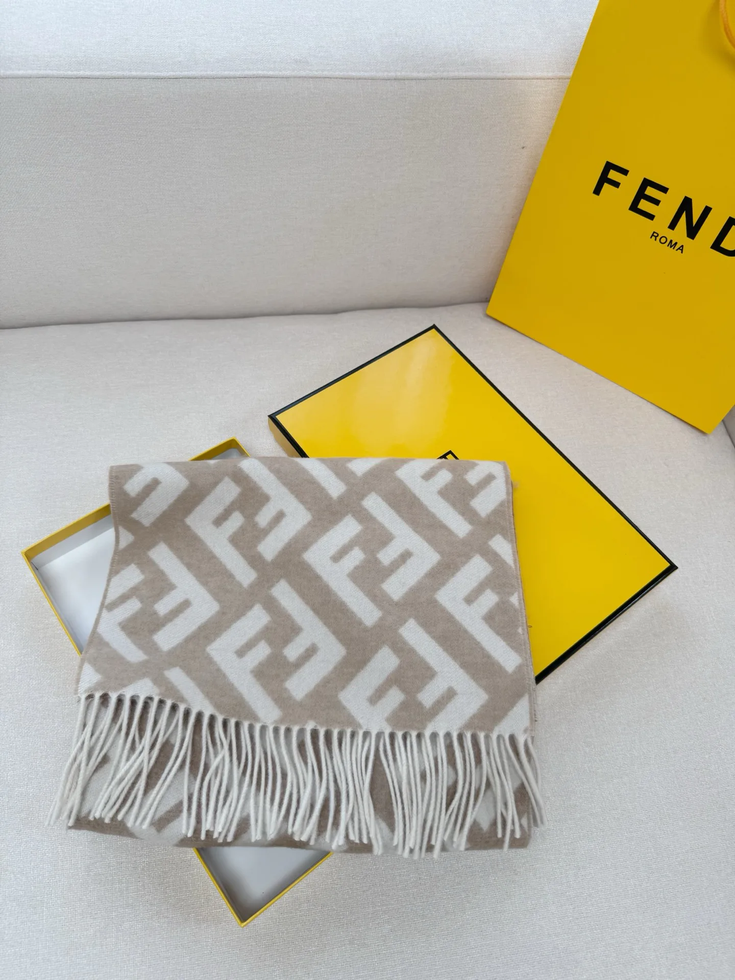 Шарфы Fendi 848613
