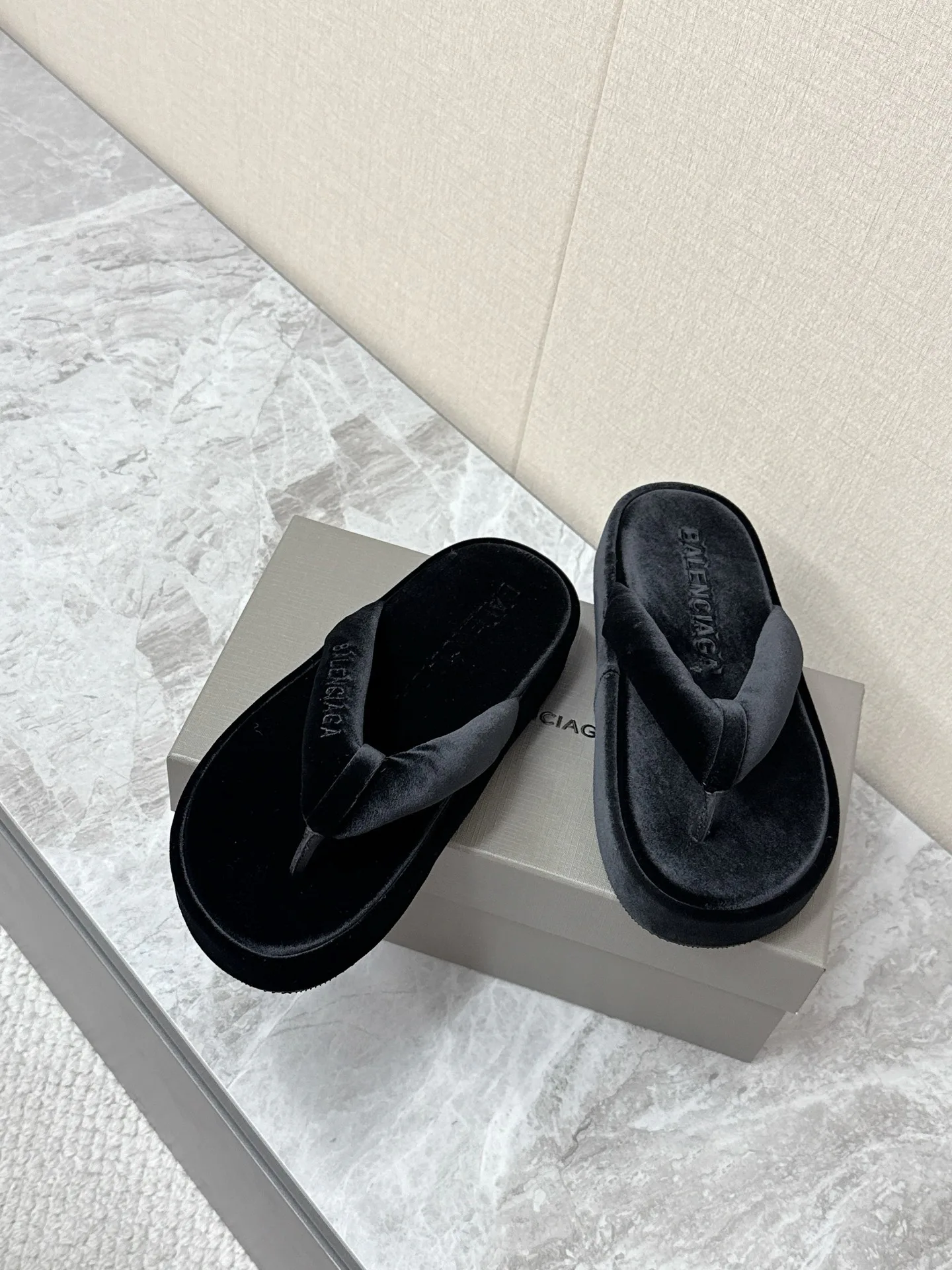 Шлепанцы Женские Balenciaga 14733503