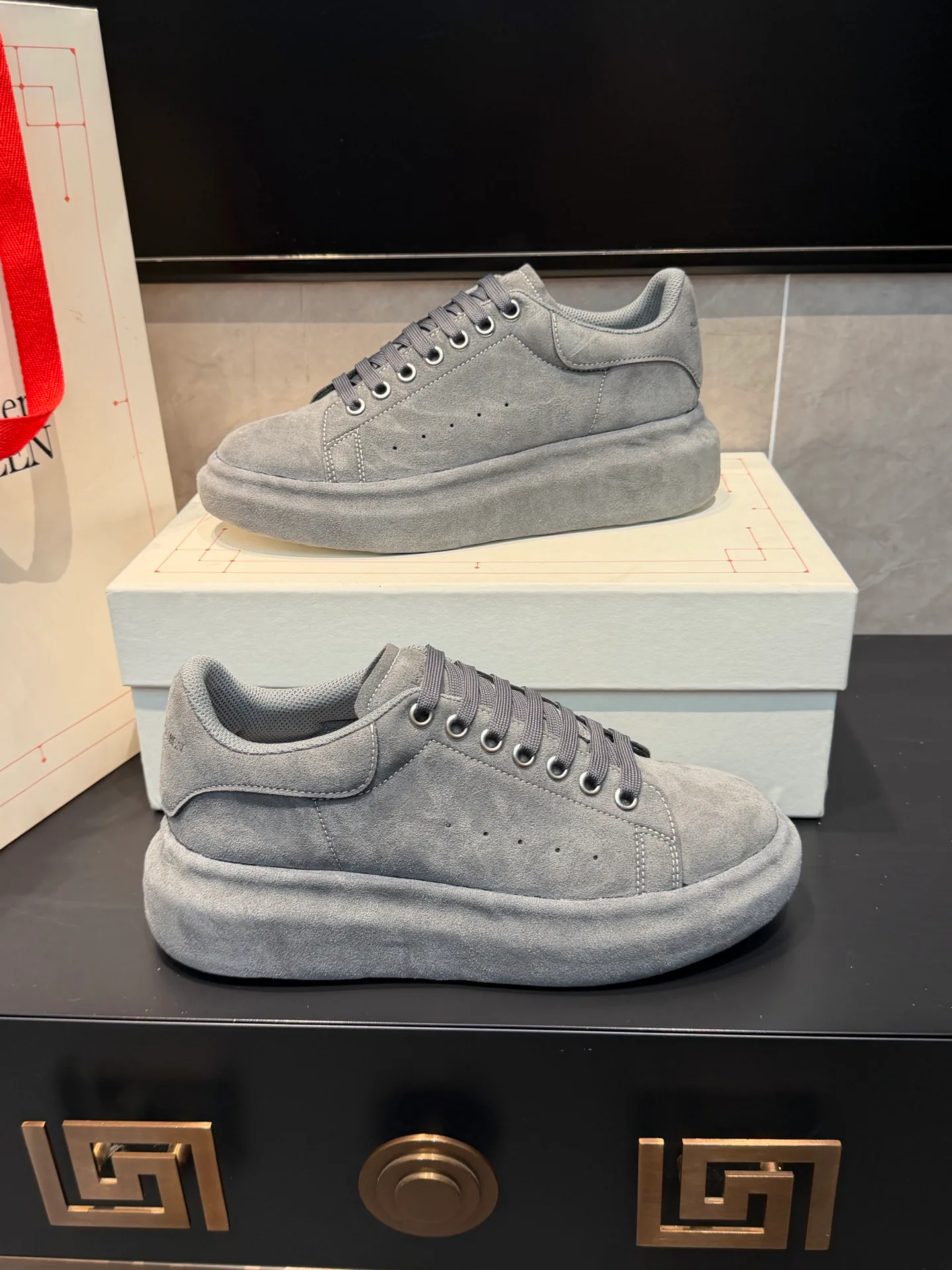 Кроссовки Женские Alexander Mcqueen 18363905