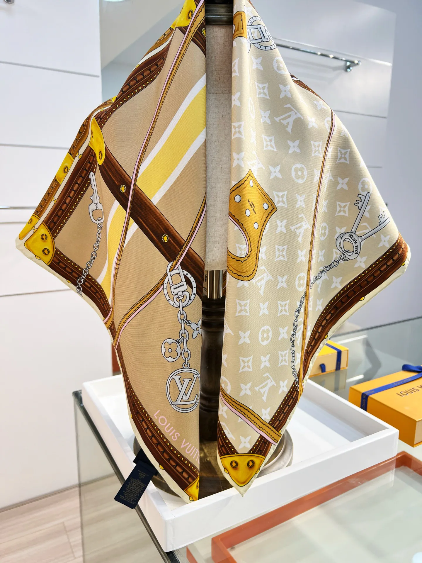 Платки Louis Vuitton 10644109