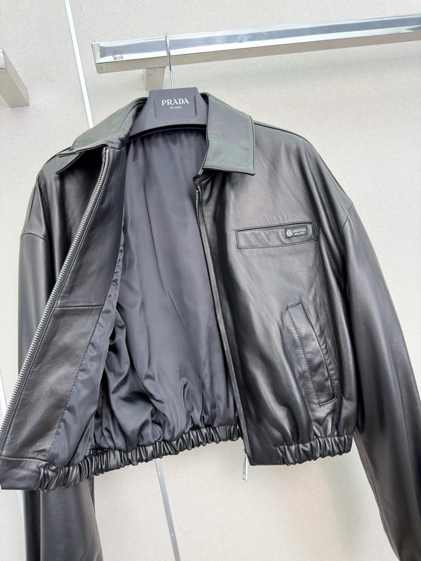 Кожаные Куртки И Дублёнки Женские Prada 18173056