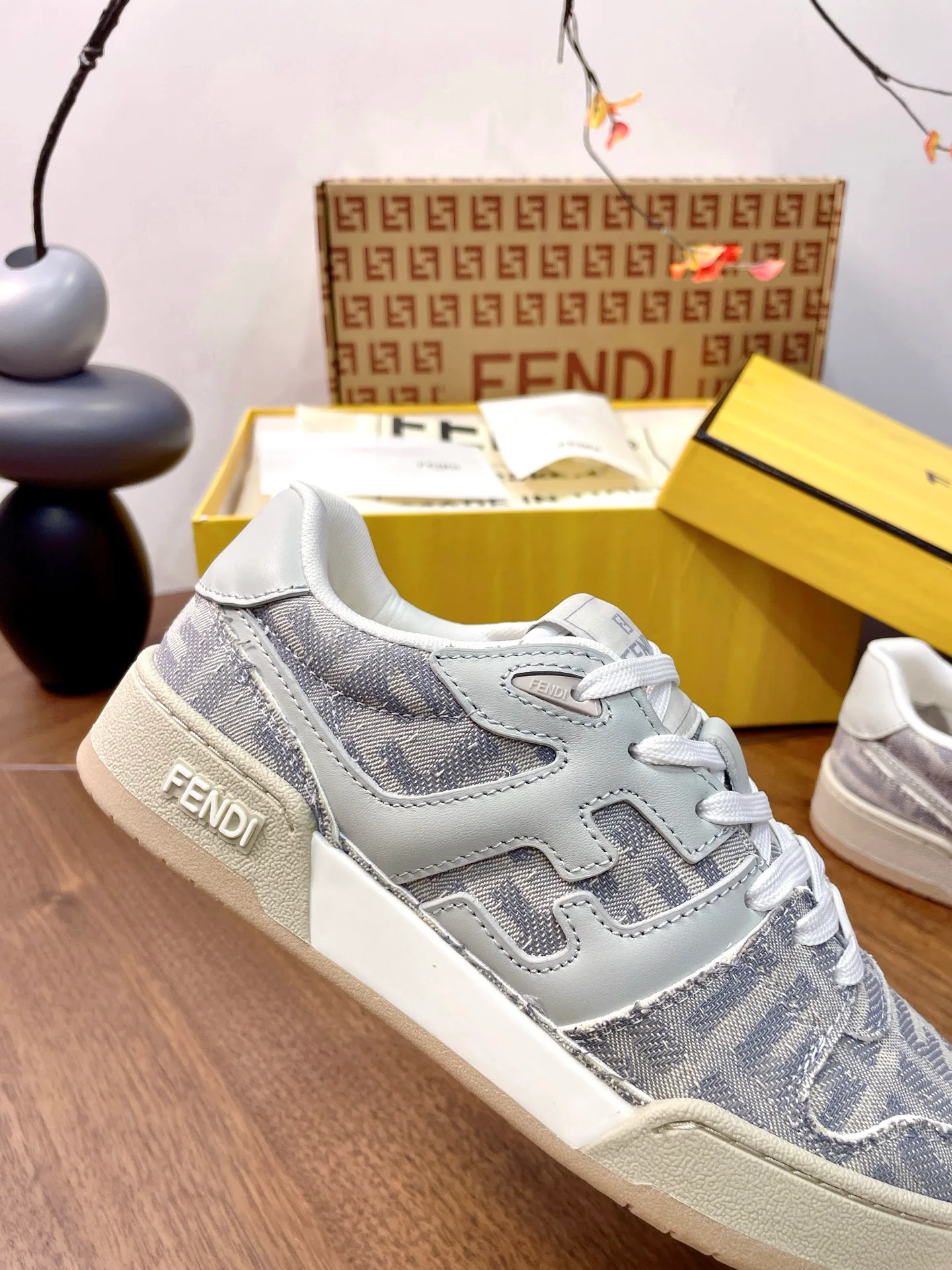 Кроссовки Женские Fendi 17957354