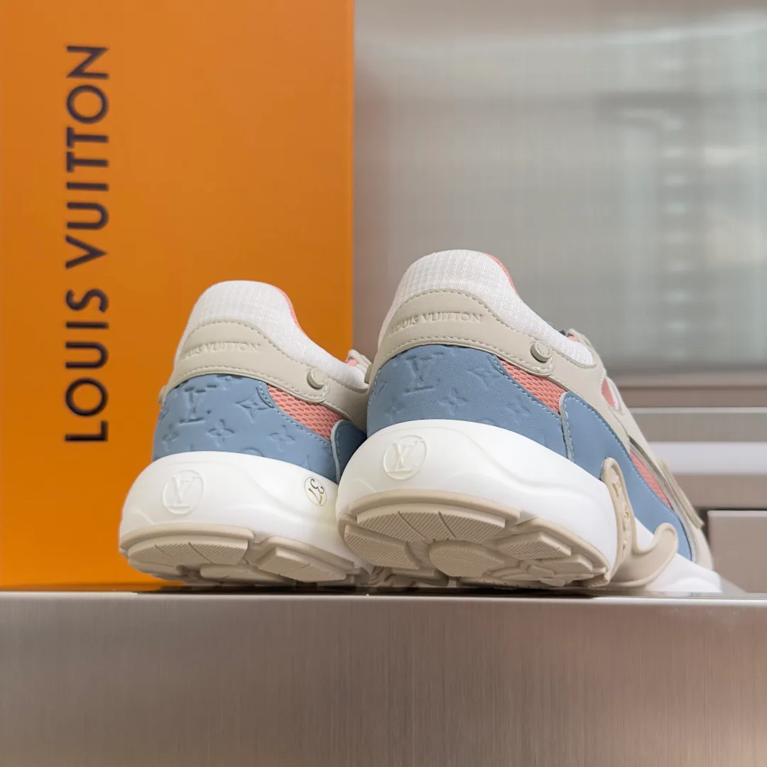 Кроссовки Женские Louis Vuitton 11687335