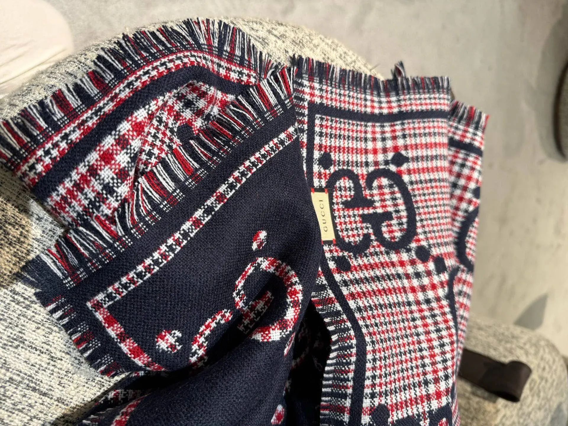 Шарфы Gucci 832120