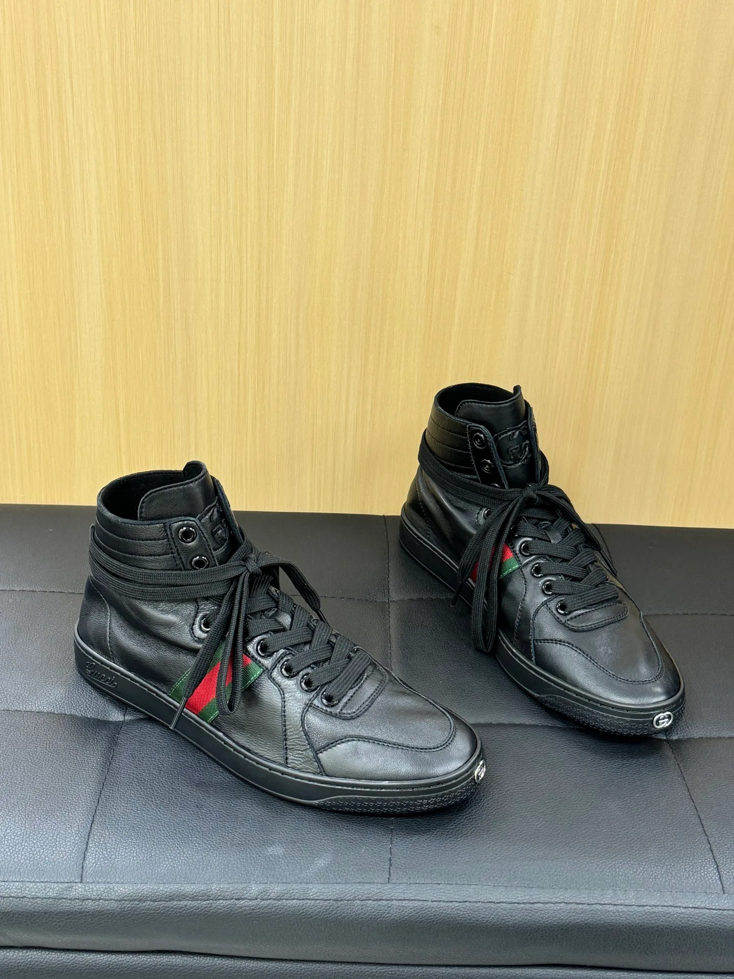 Кроссовки Женские Gucci 18708936