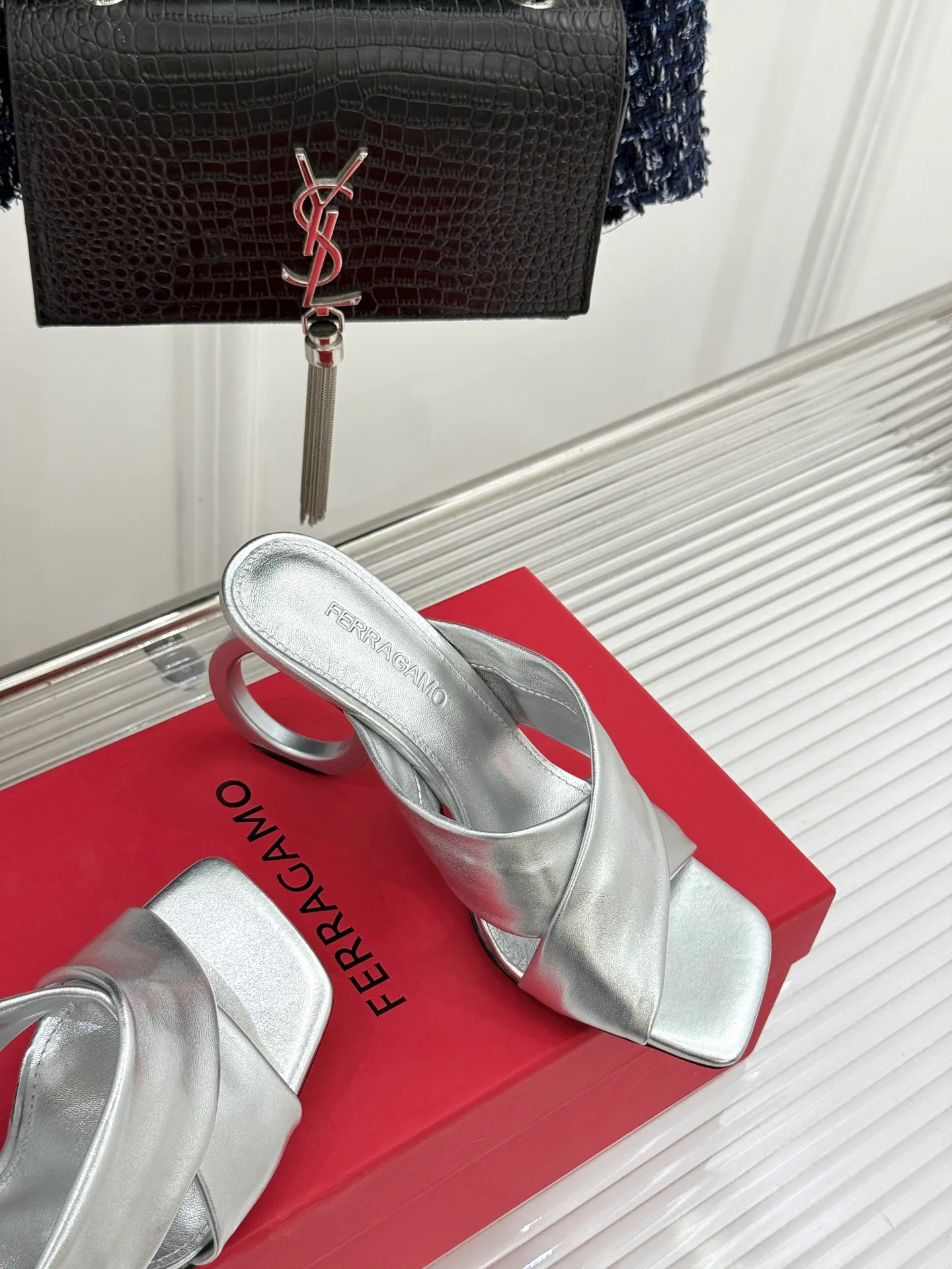 Туфли Женские Salvatore Ferragamo 11203320