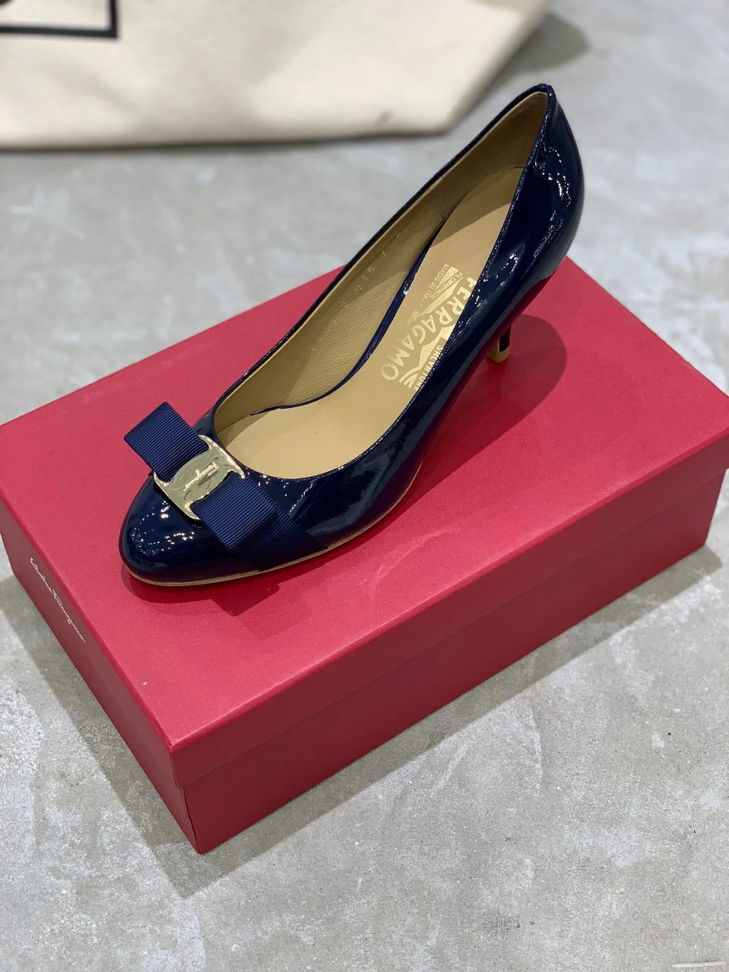 Туфли Женские Salvatore Ferragamo 18340722