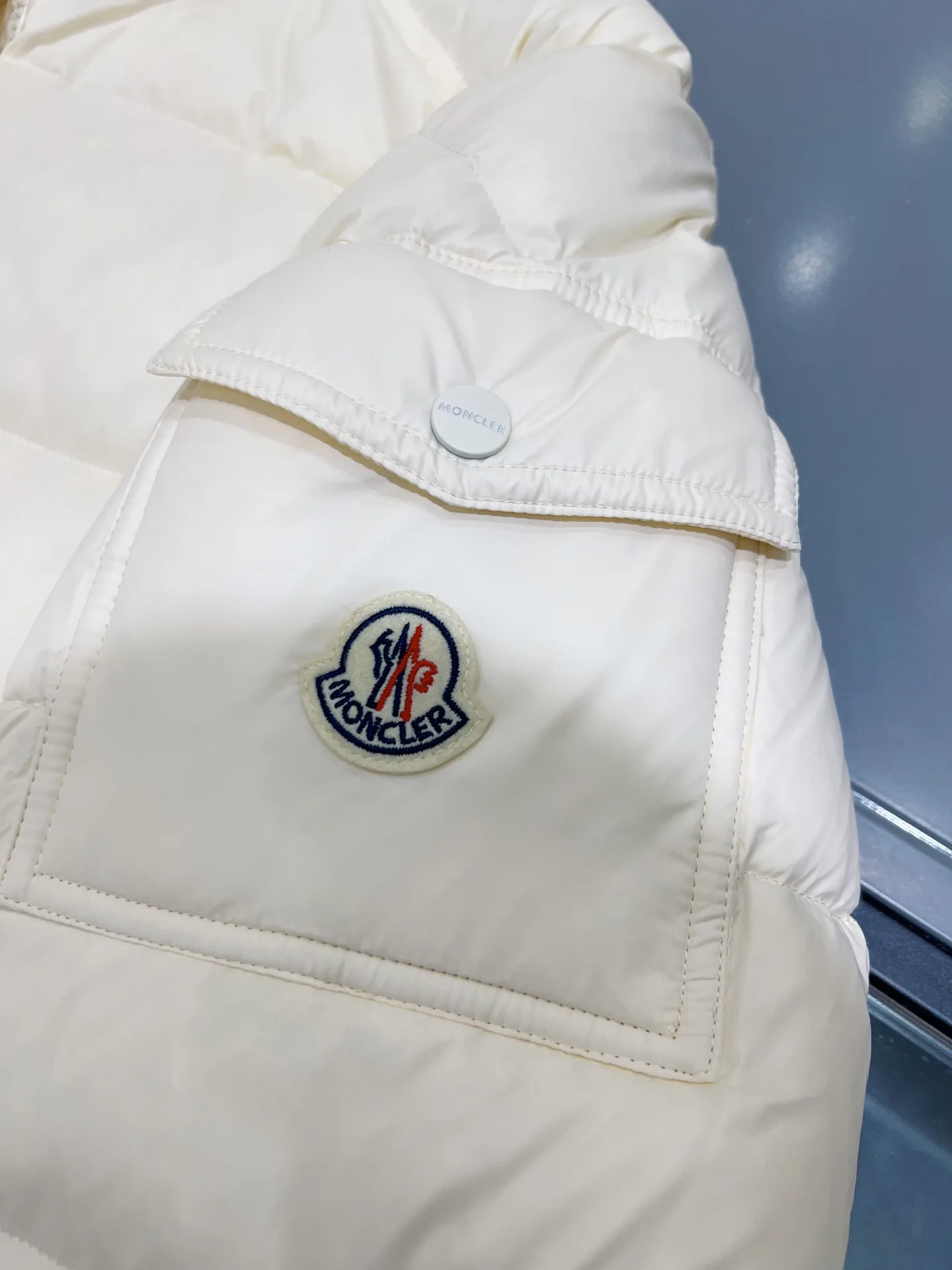 Куртки И Пуховики Женские Moncler 18368424