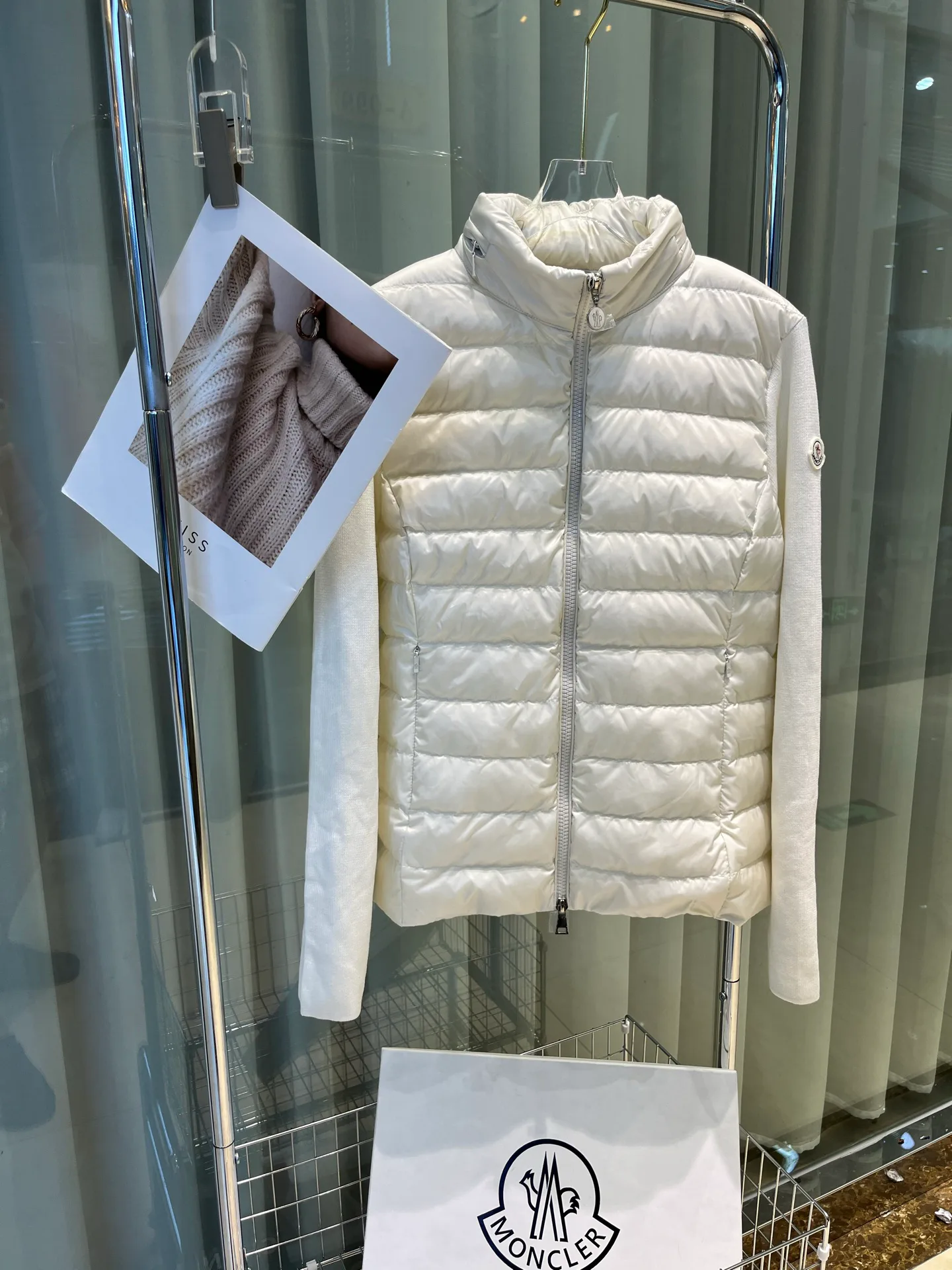 Куртки И Пуховики Женские Moncler 18204180
