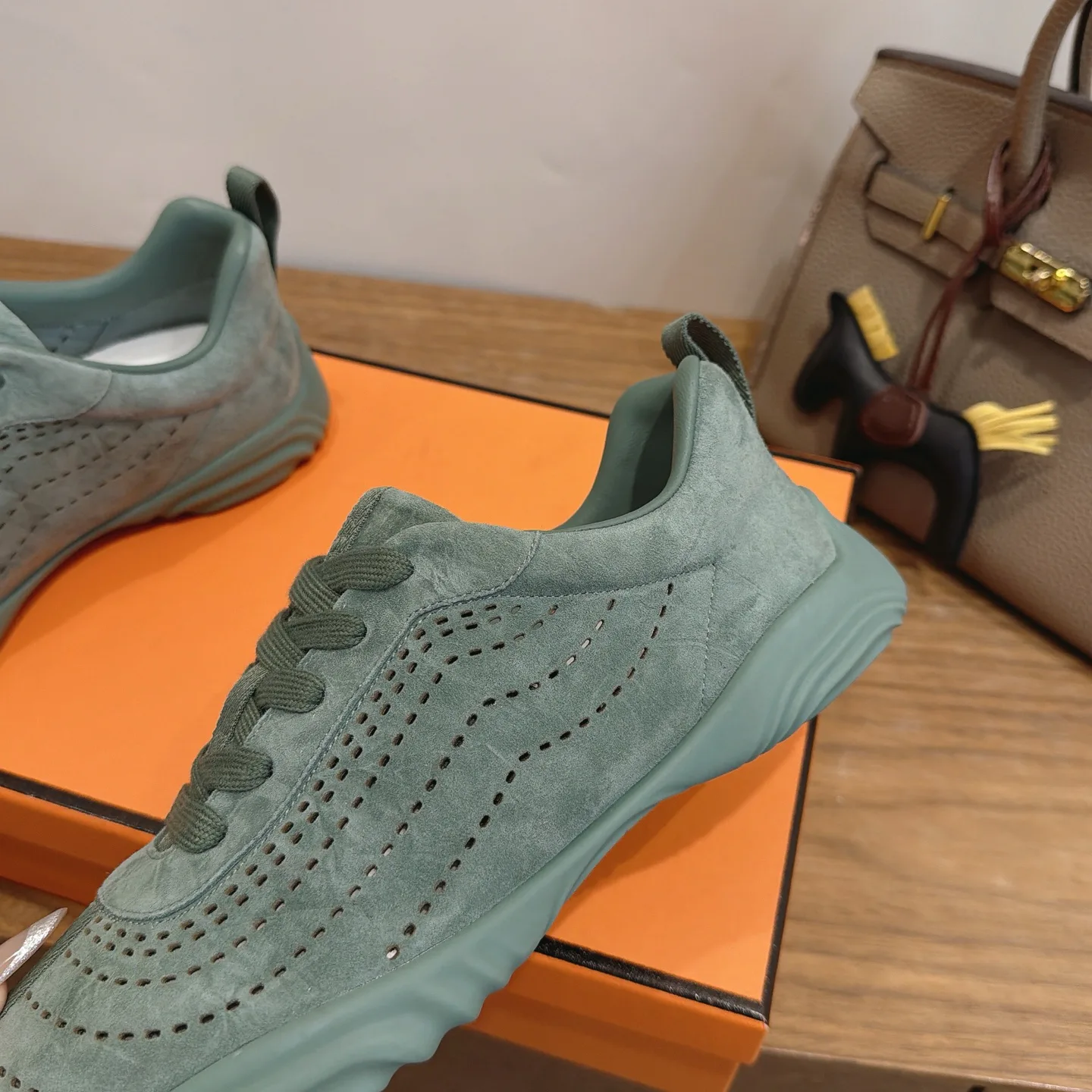 Кроссовки Женские Hermes 18230947