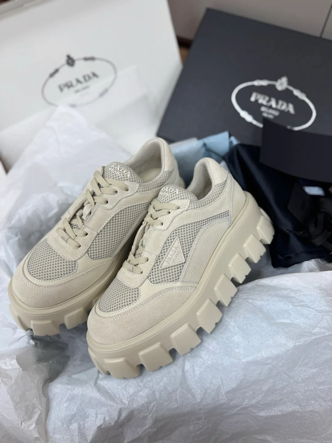 Кроссовки Женские Prada 18554593