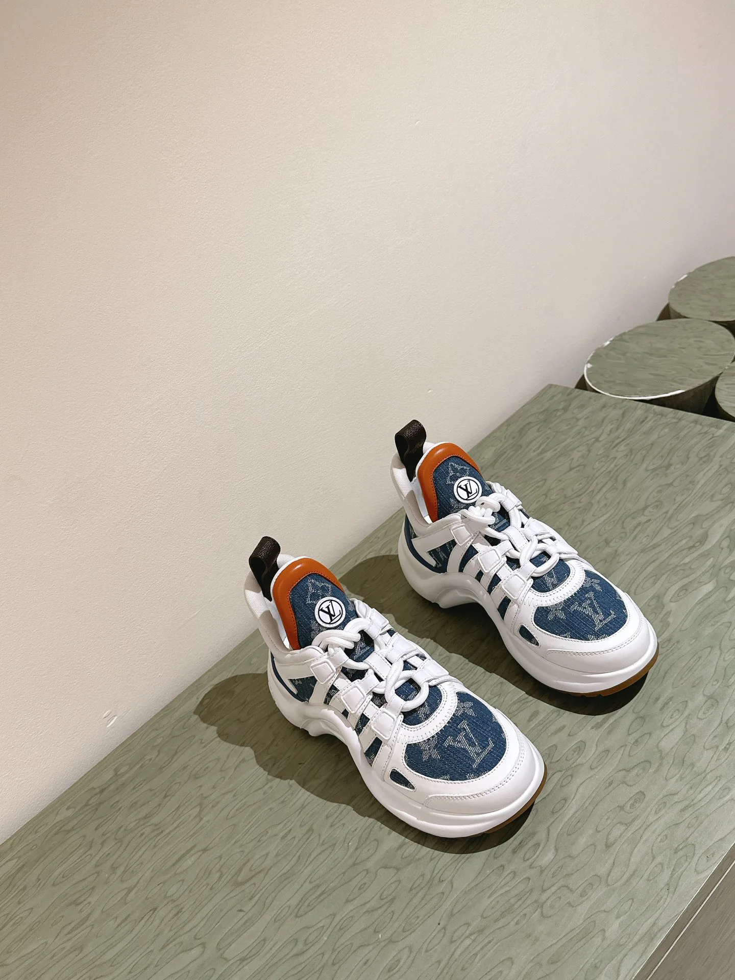 Кроссовки Женские Louis Vuitton 10840497