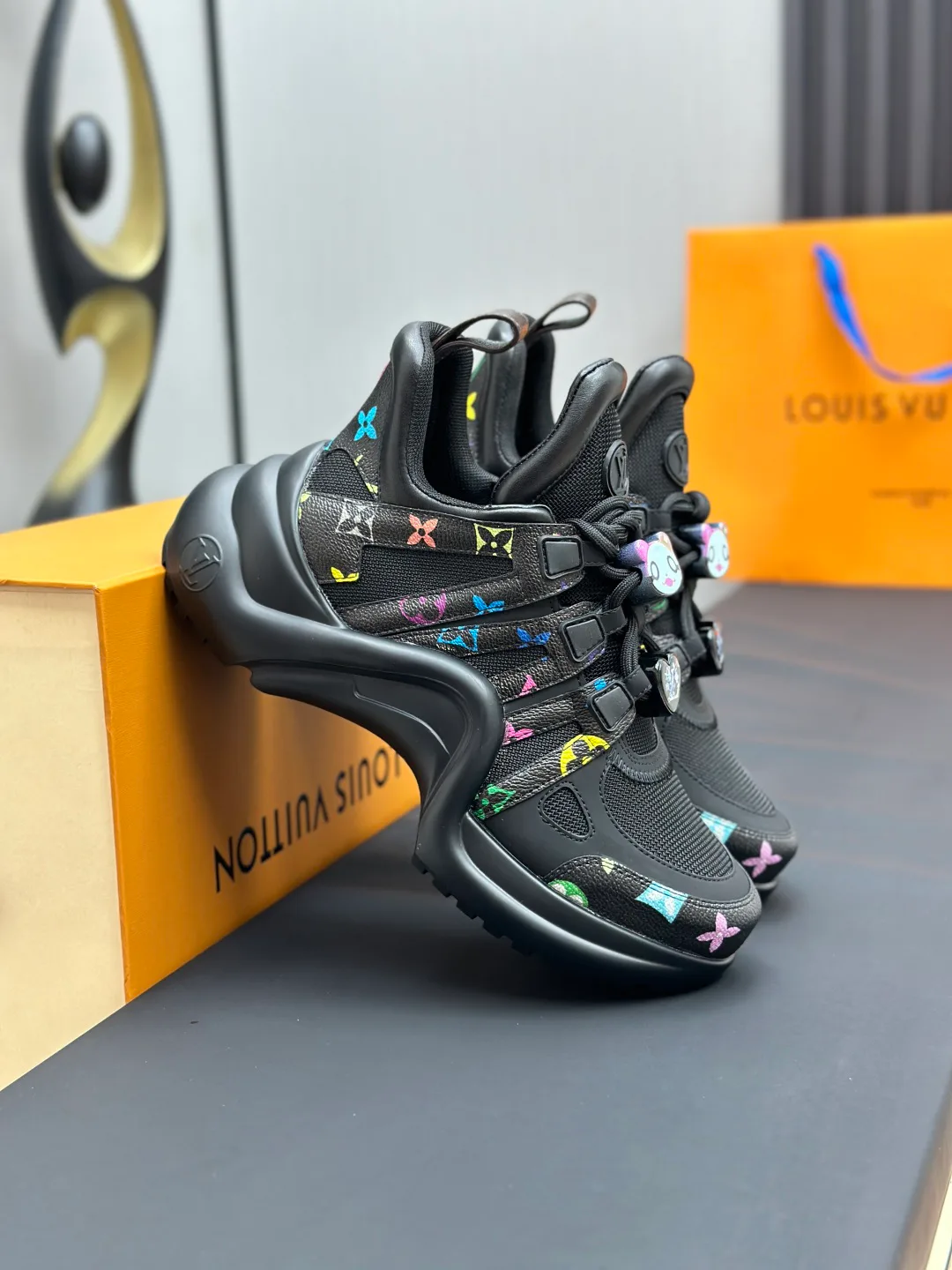 Кроссовки Женские Louis Vuitton 18212000