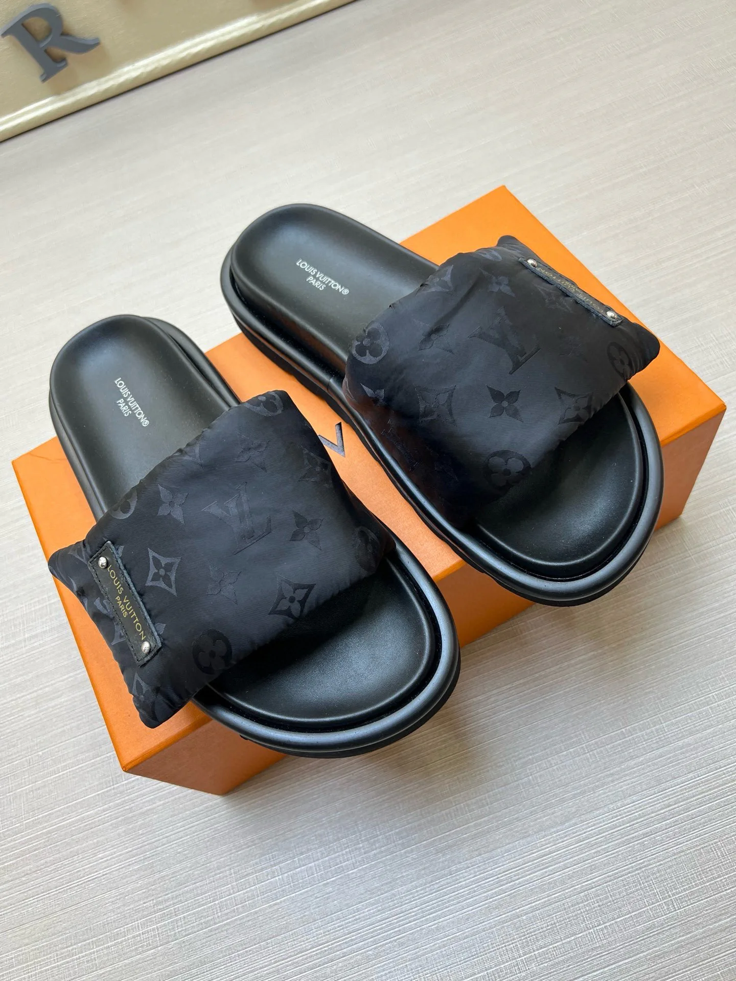 Шлепанцы Женские Louis Vuitton 9801574