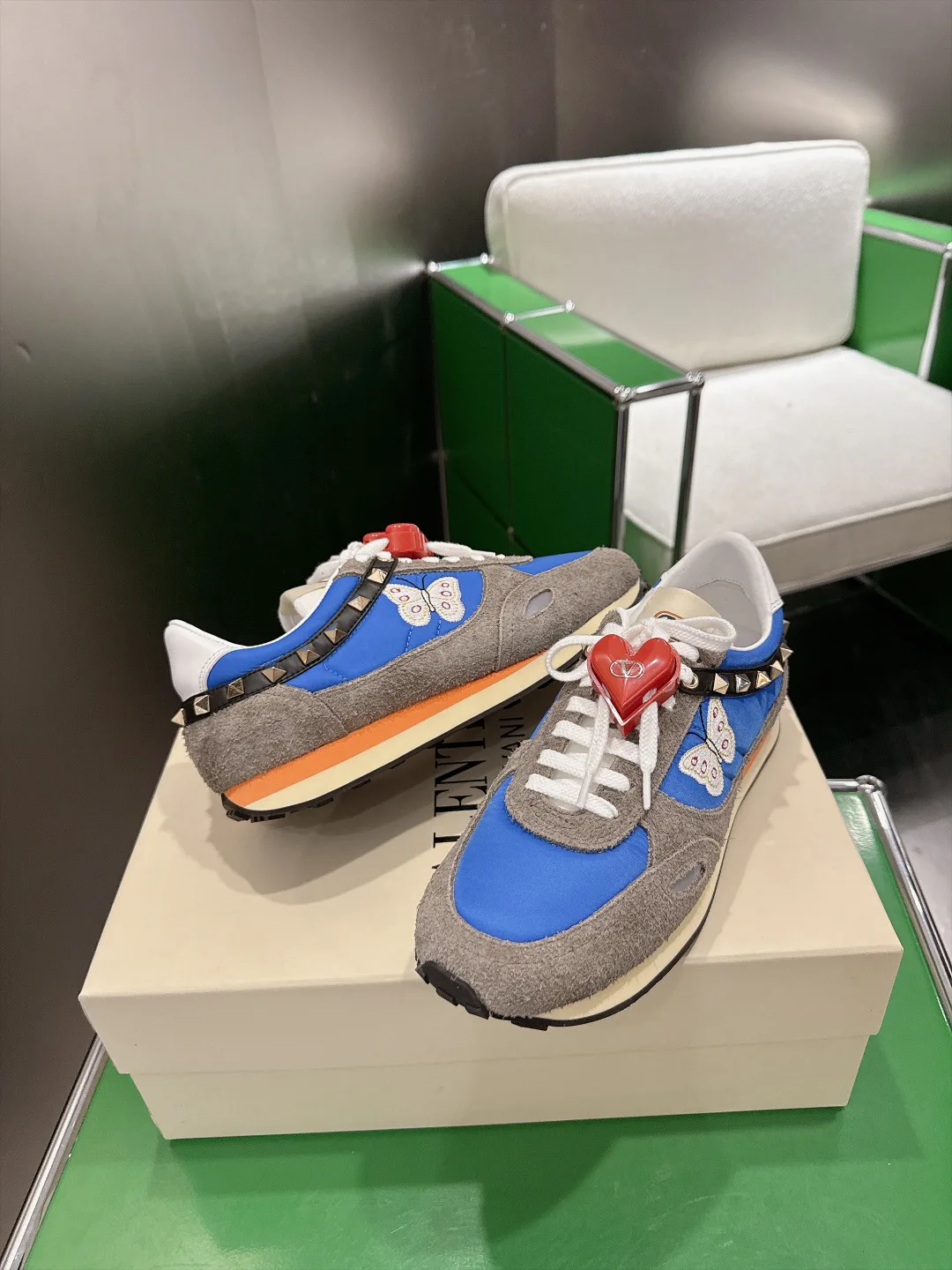 Кроссовки Женские Valentino 18361079