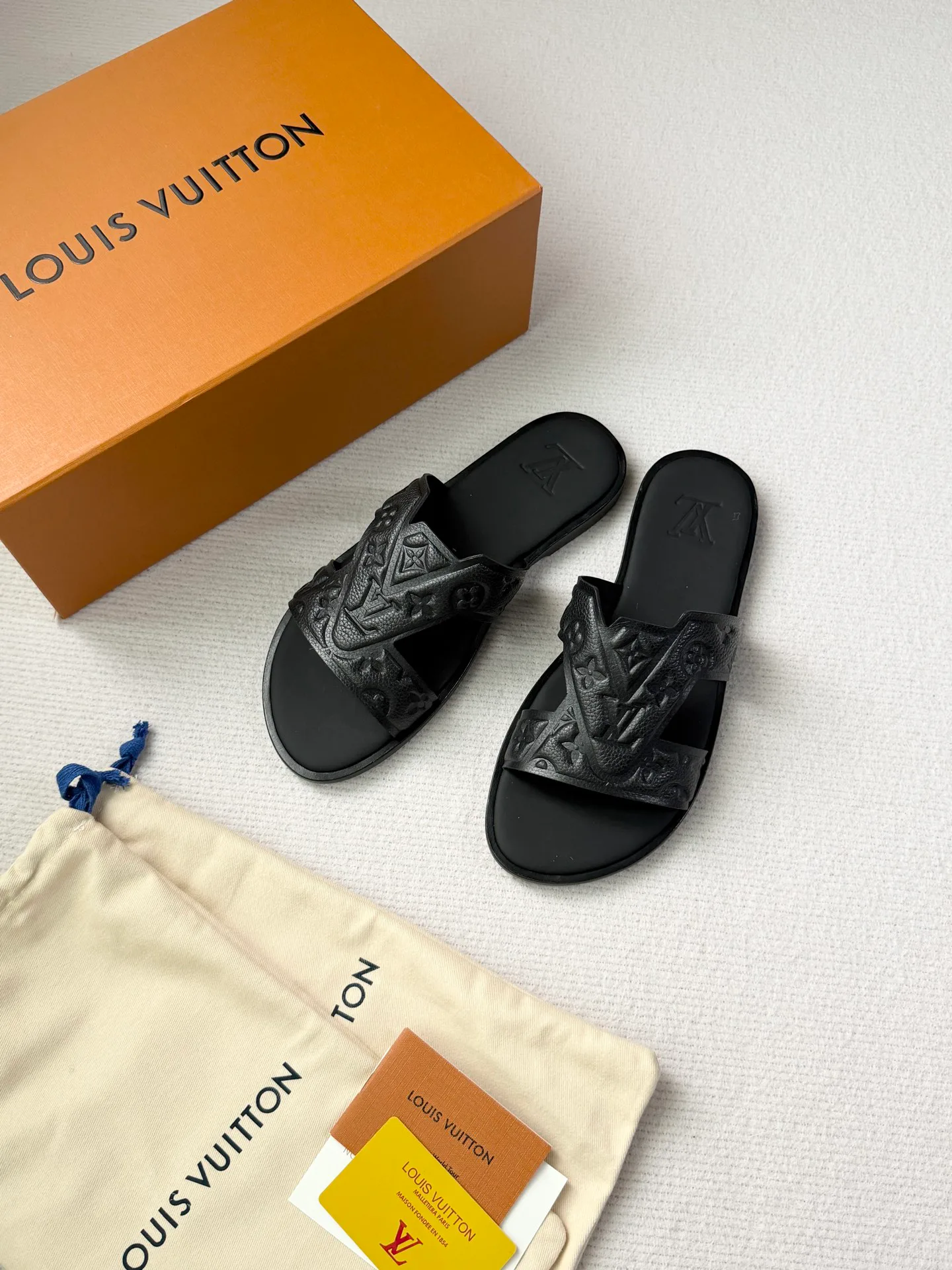 Шлепанцы Женские Louis Vuitton 15399505