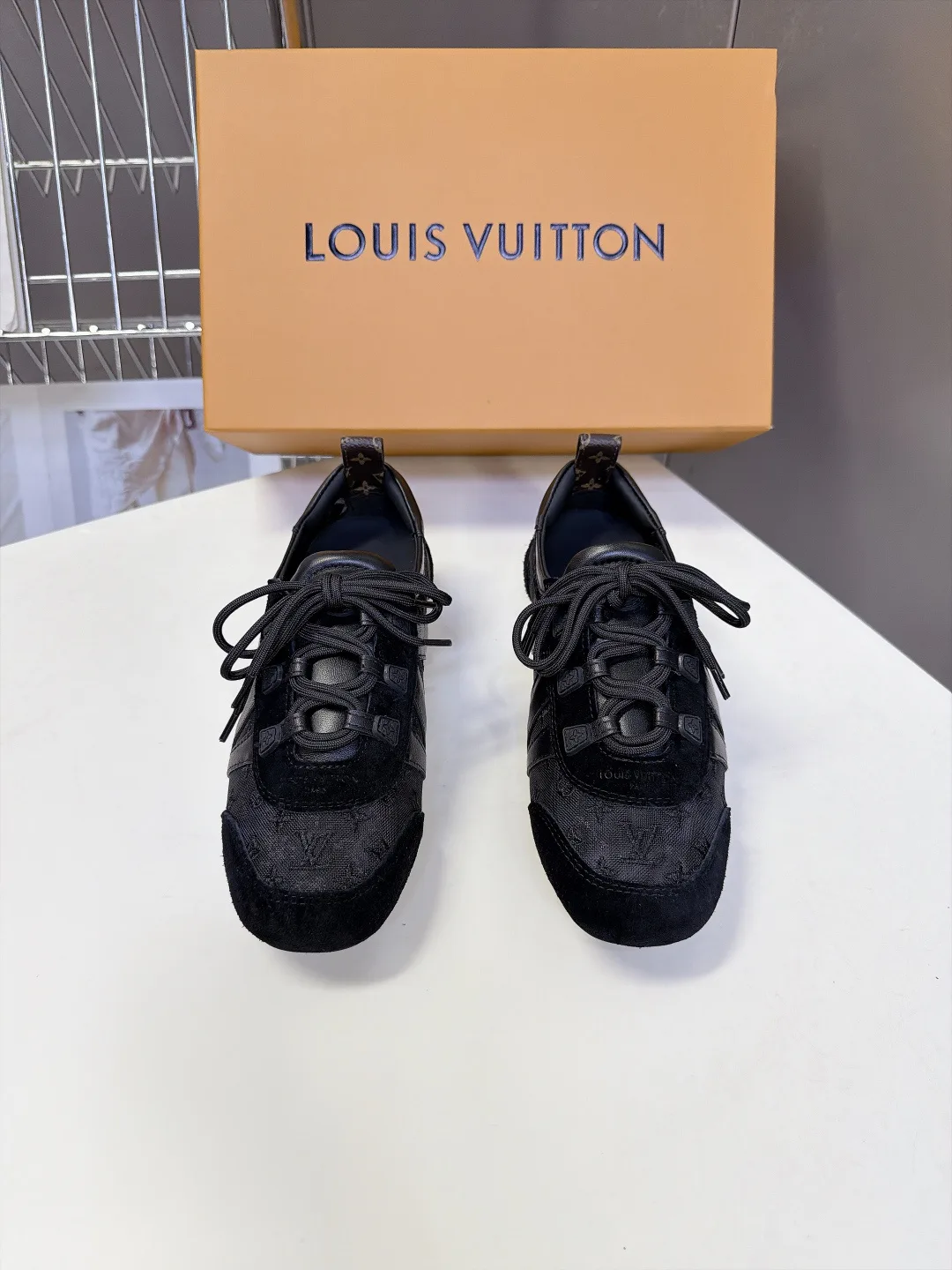 Кроссовки Женские Louis Vuitton 18005461