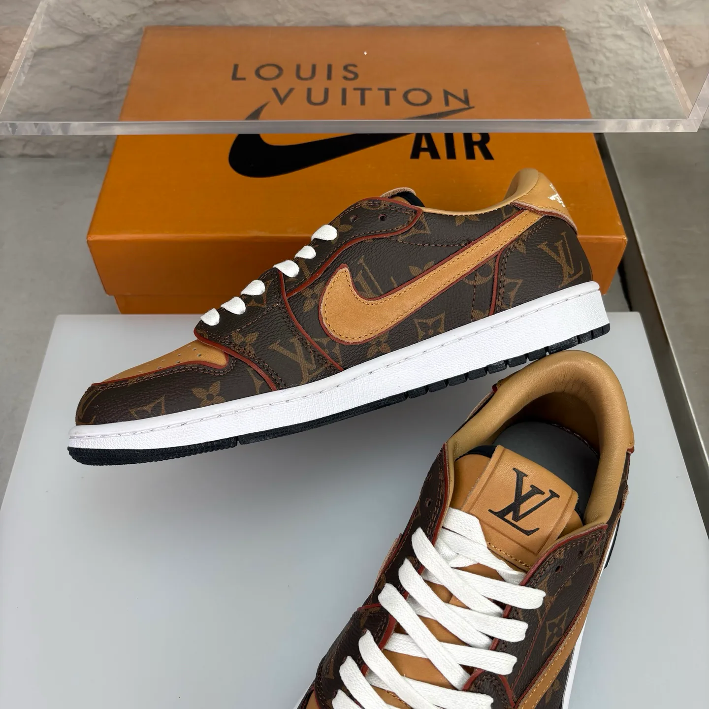 Кроссовки Женские Louis Vuitton 18351608