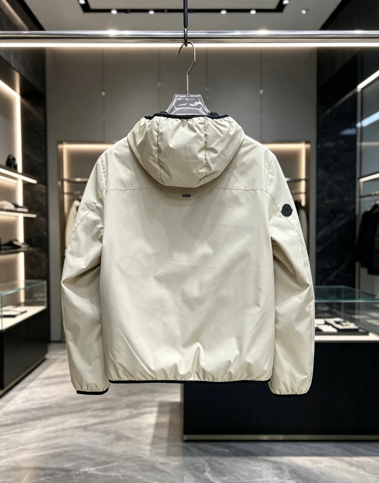 Куртки И Пуховики Женские Moncler 19044689
