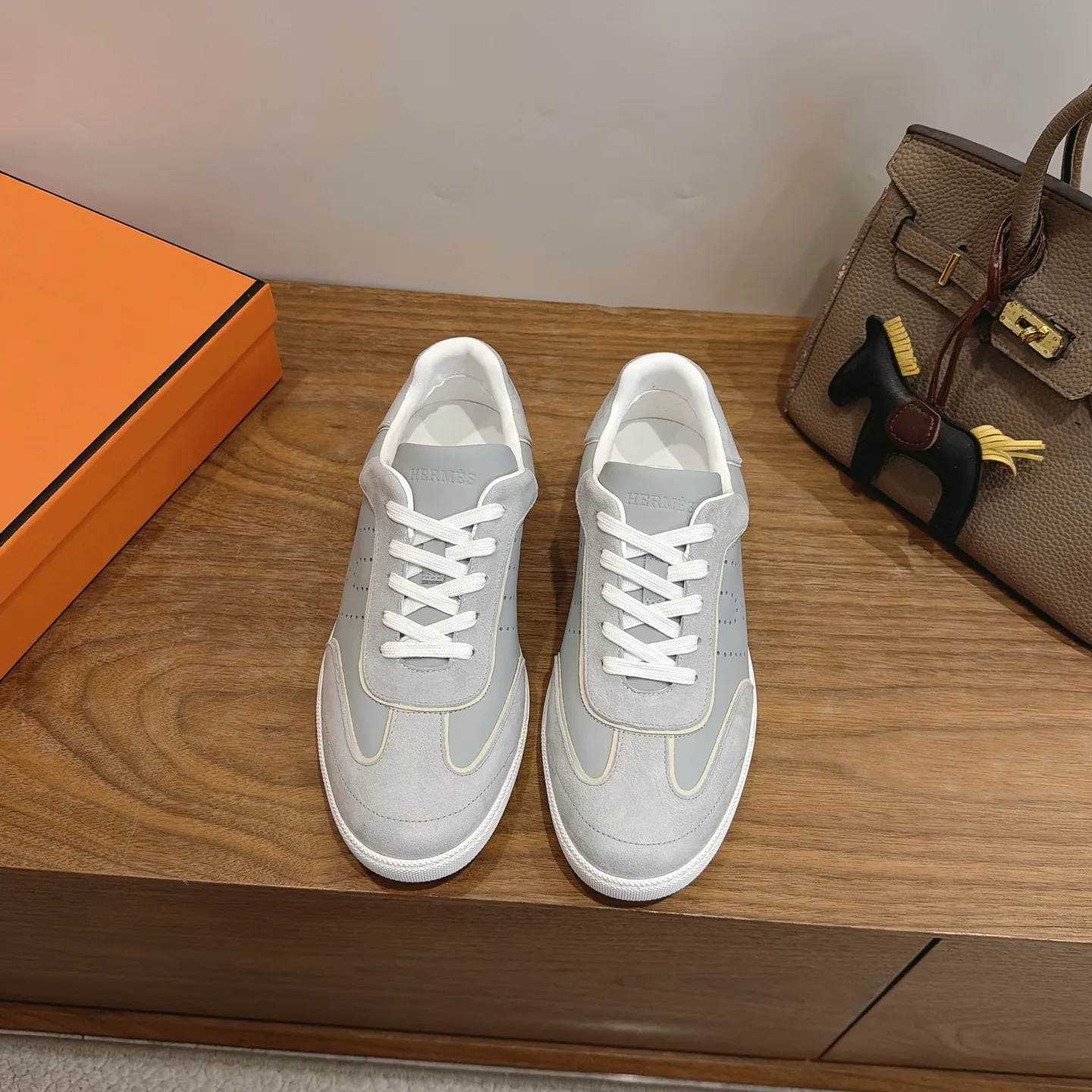 Кроссовки Женские Hermes 18230935