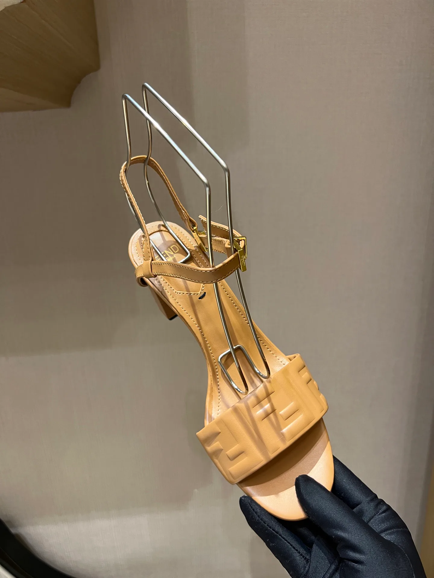 Босоножки Женские Fendi 68670