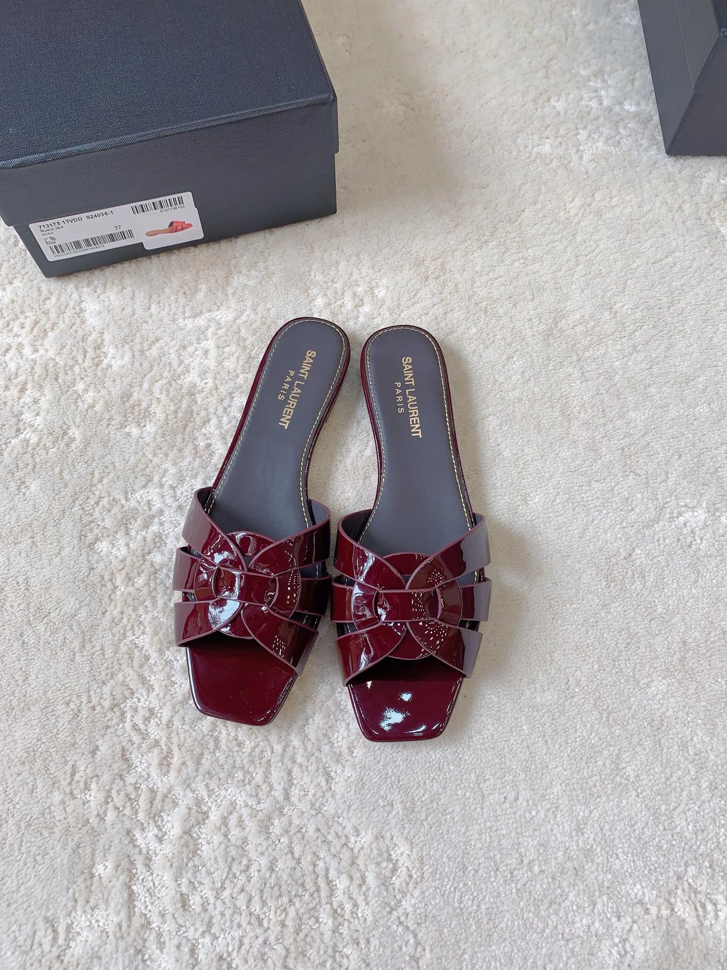 Шлепанцы Женские Saint Laurent 4390919