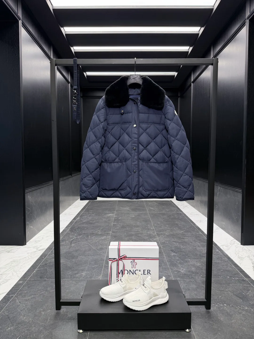 Куртки И Пуховики Женские Moncler 18111371