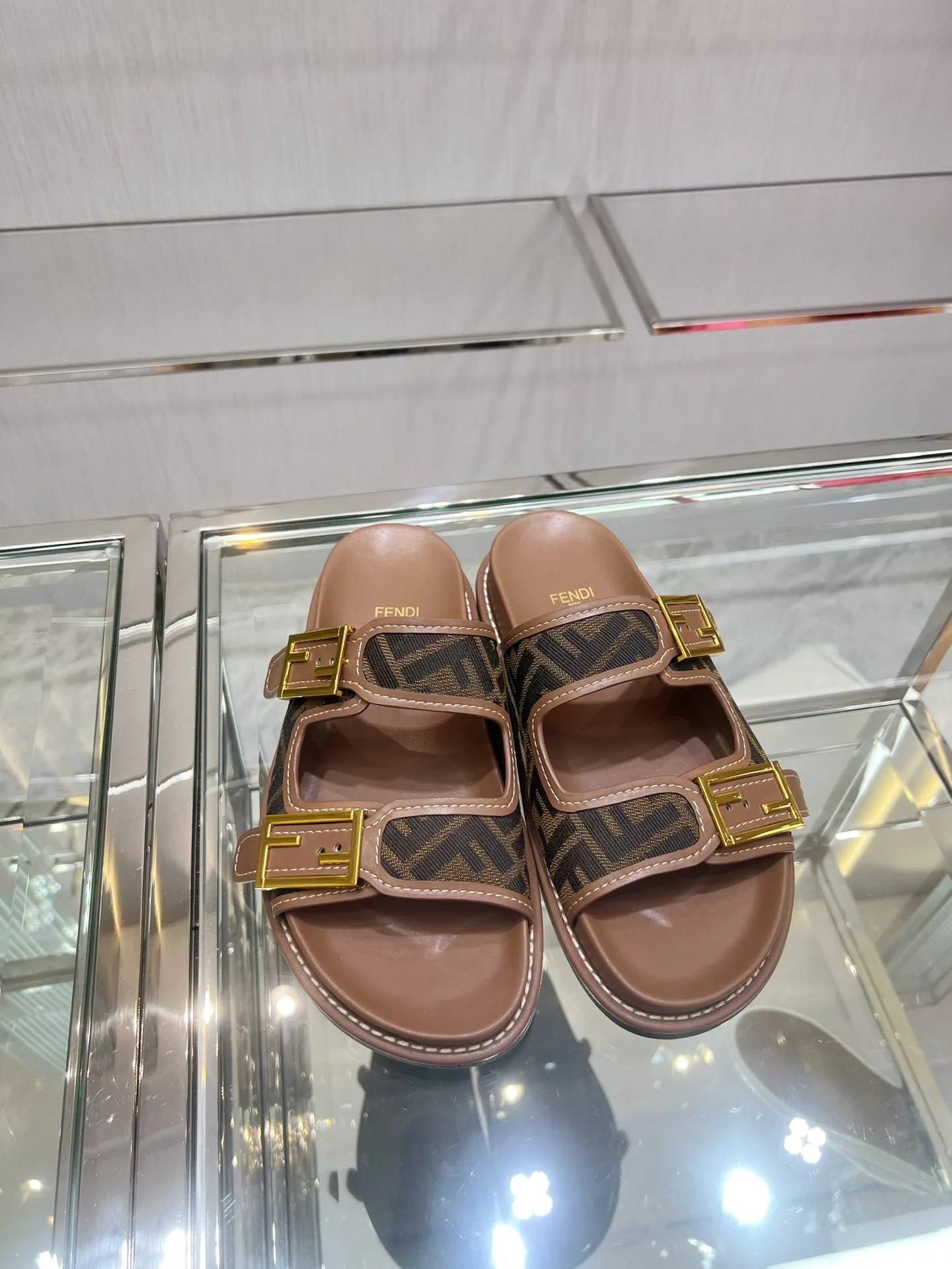 Шлепанцы Женские Fendi 22520