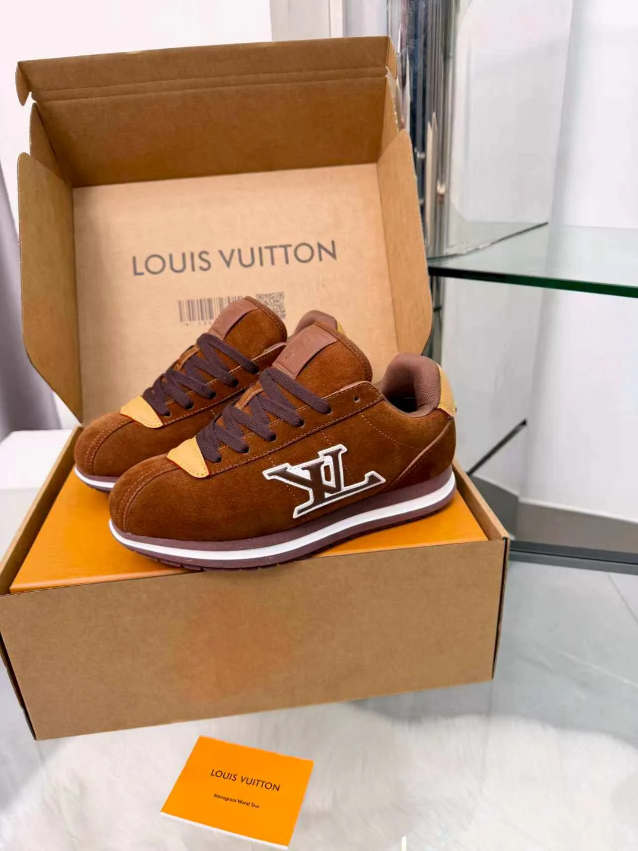 Кроссовки Женские Louis Vuitton 18417396