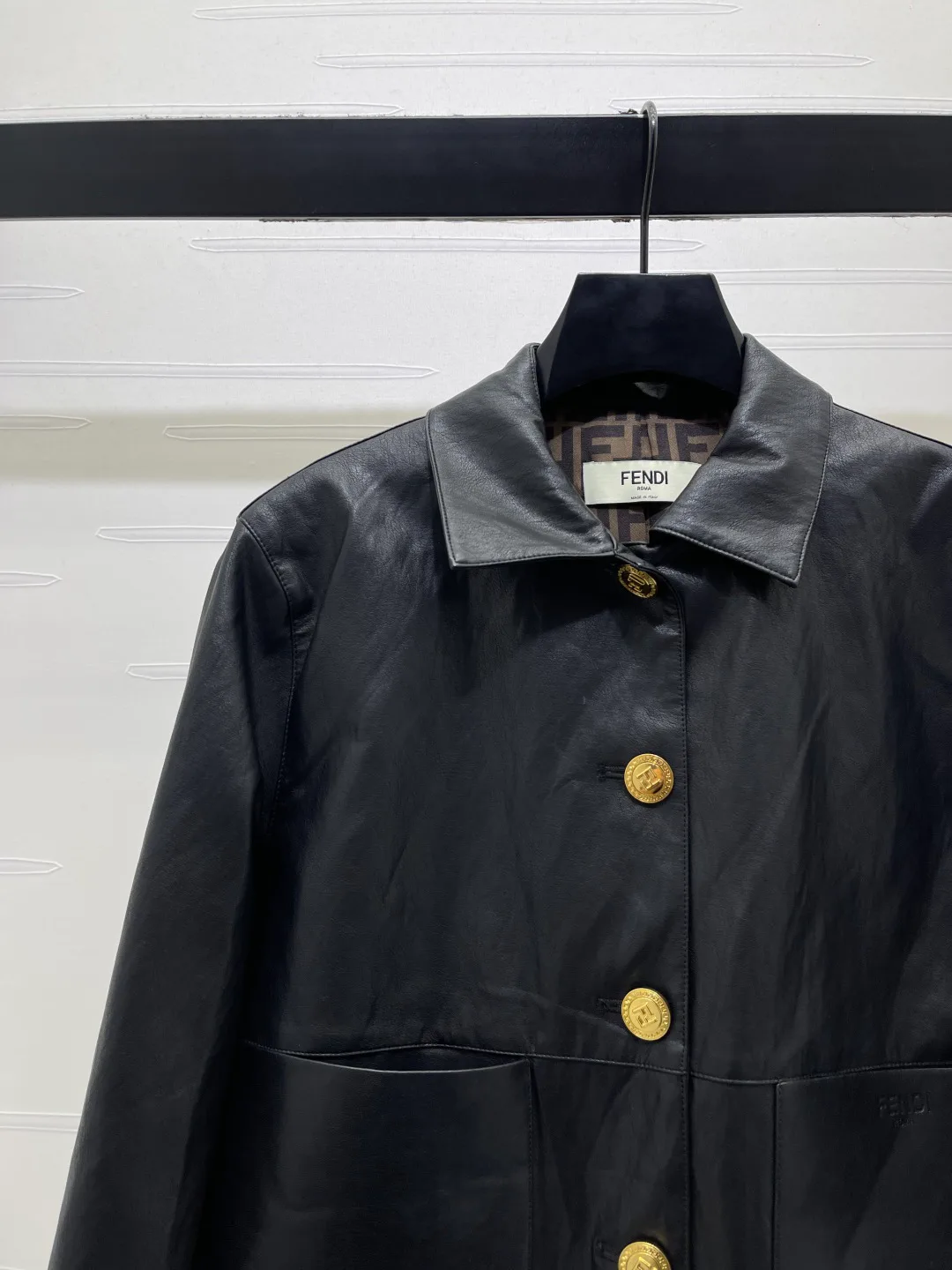 Кожаные Куртки И Дублёнки Женские Fendi 18437134