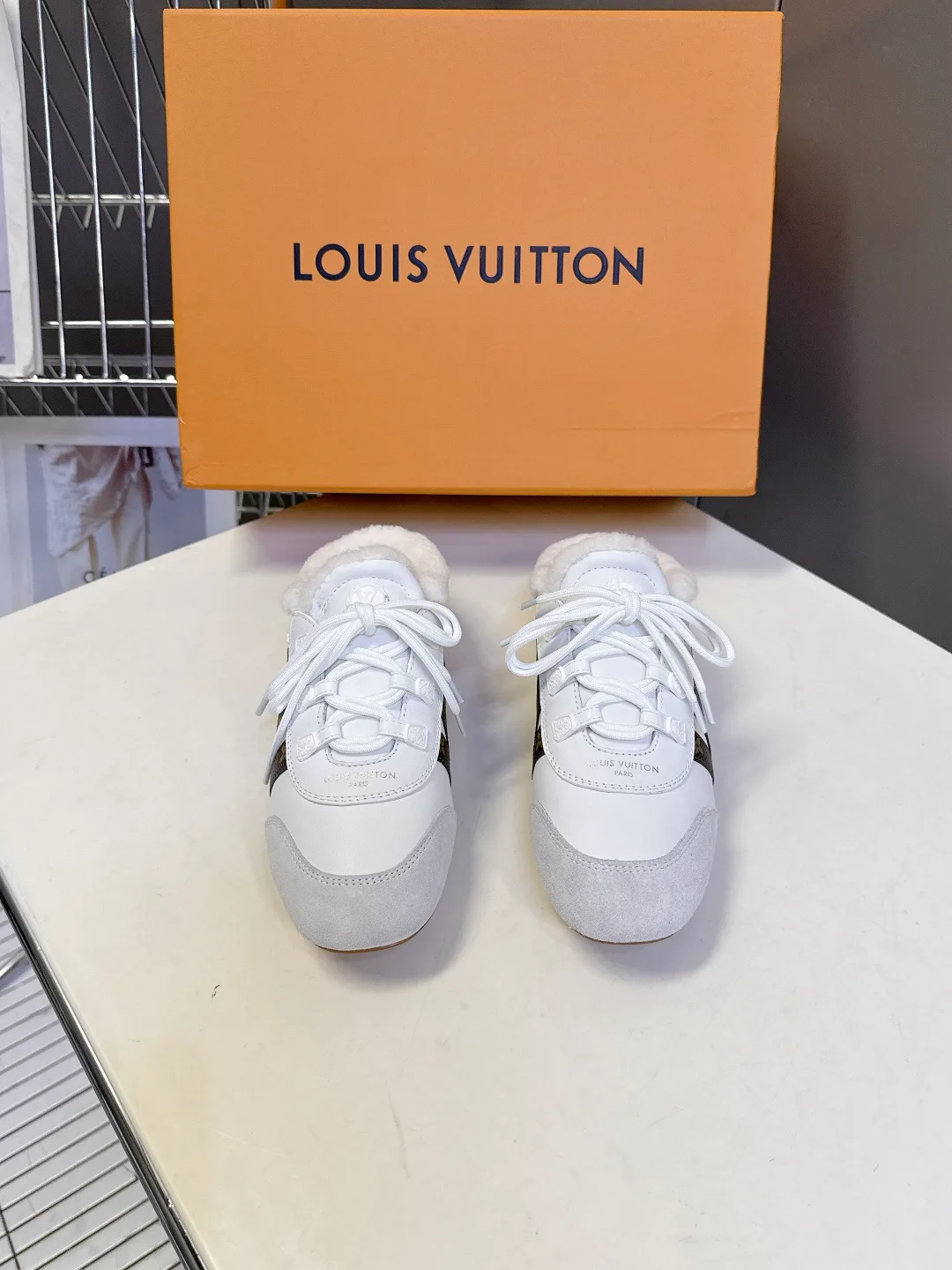 Кроссовки Женские Louis Vuitton 19499942