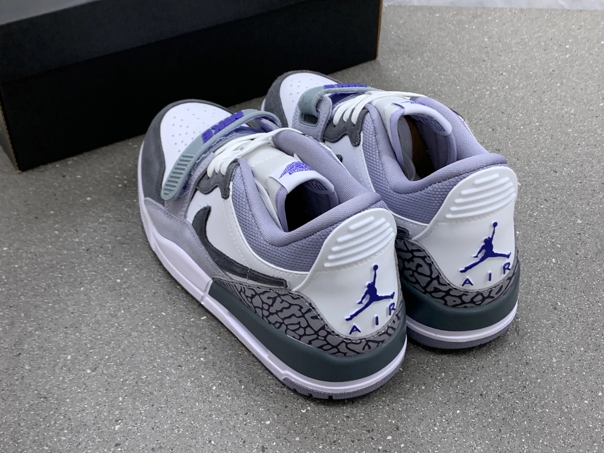 Кроссовки Женские Air Jordan 839906