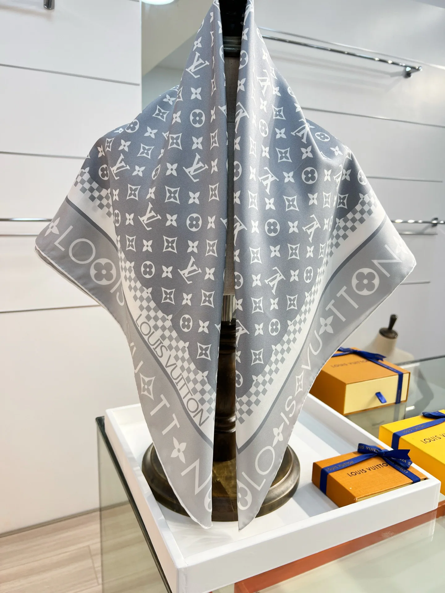 Платки Louis Vuitton 10644108