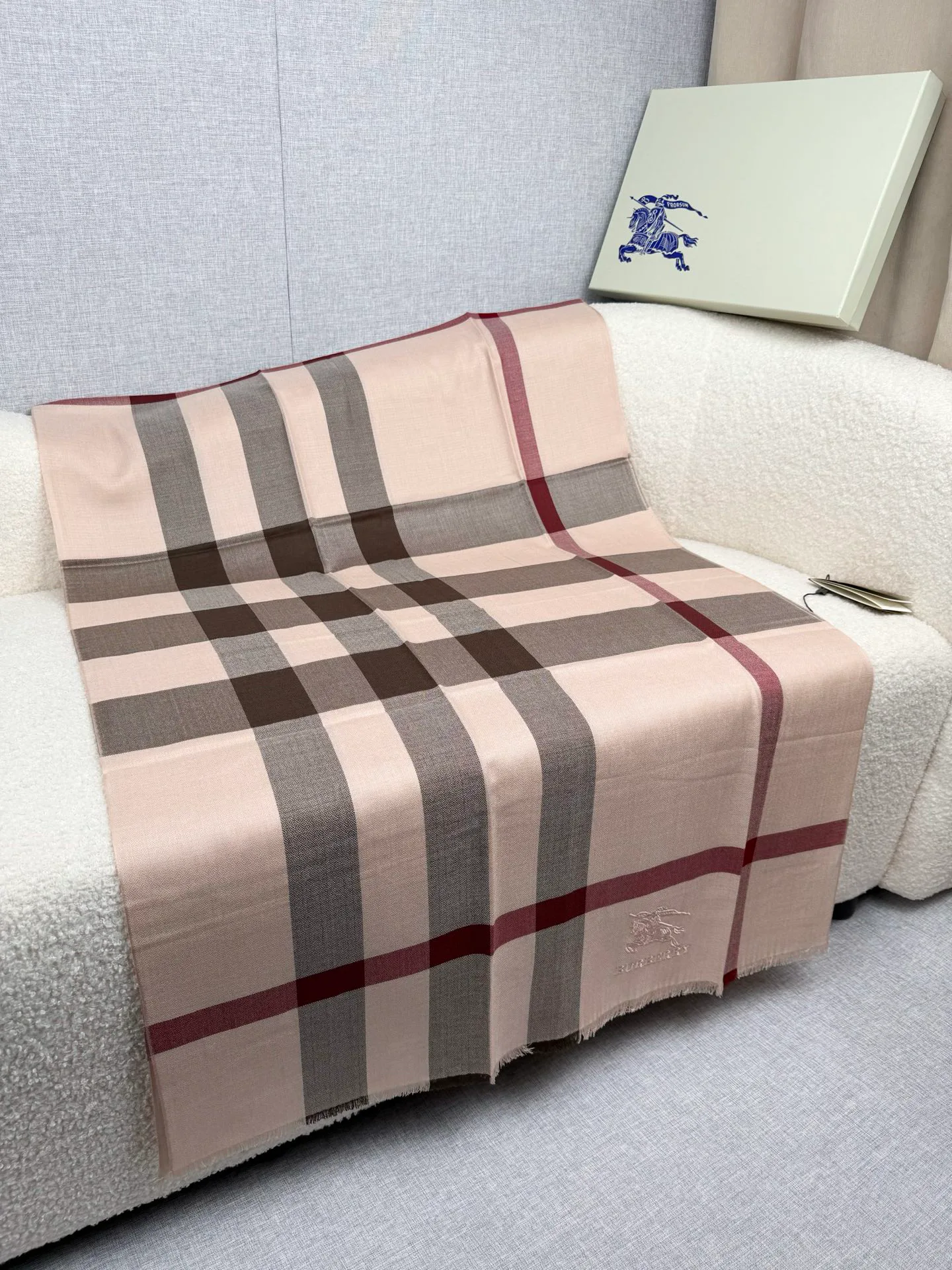 Шарфы Burberry 1420246