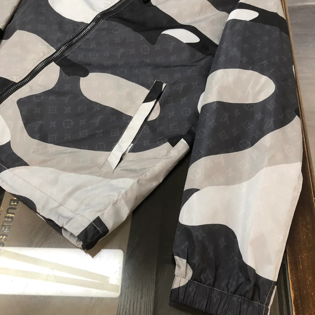 Куртки И Пуховики Женские Louis Vuitton 18809713