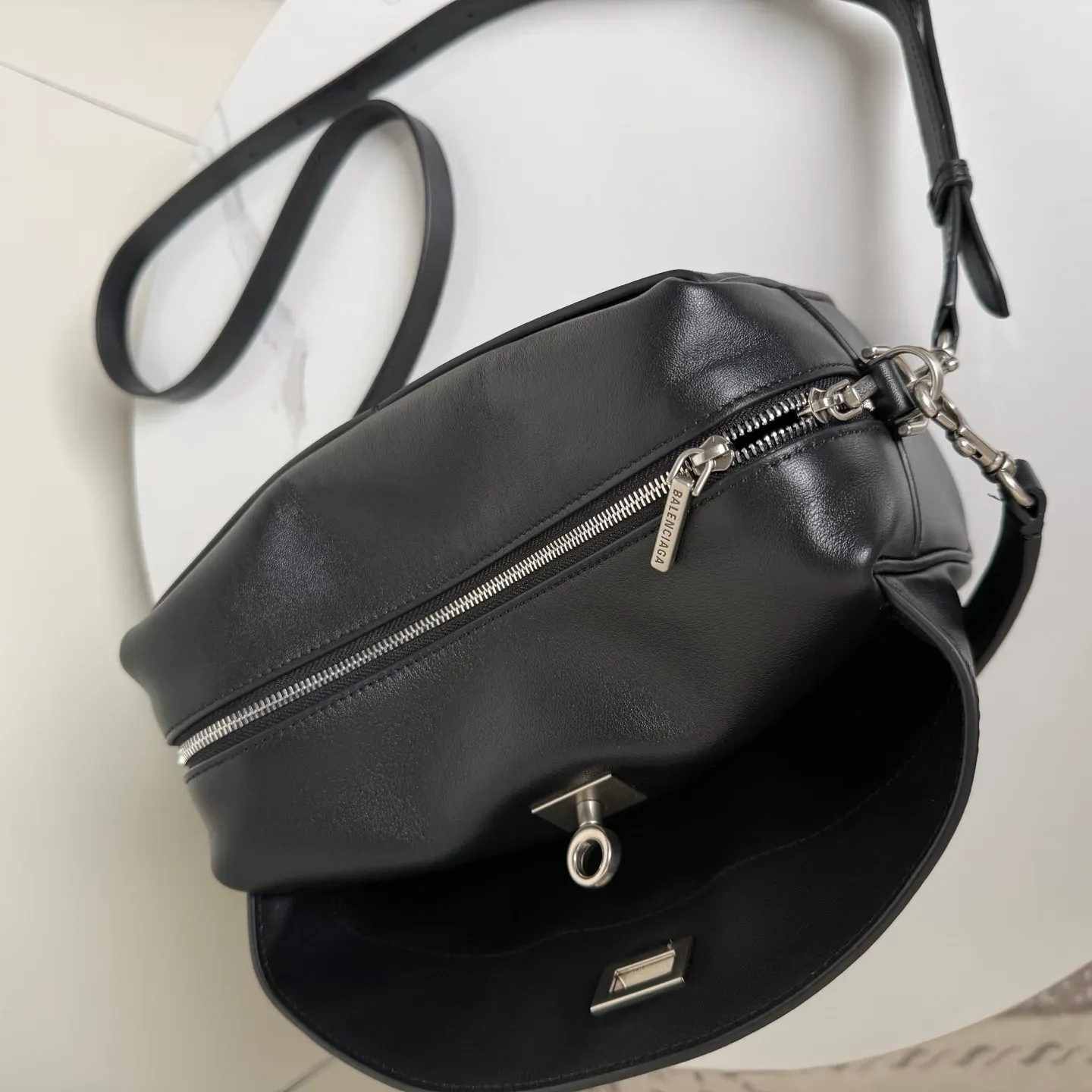 Сумки На Ремне Женские Balenciaga 1221084