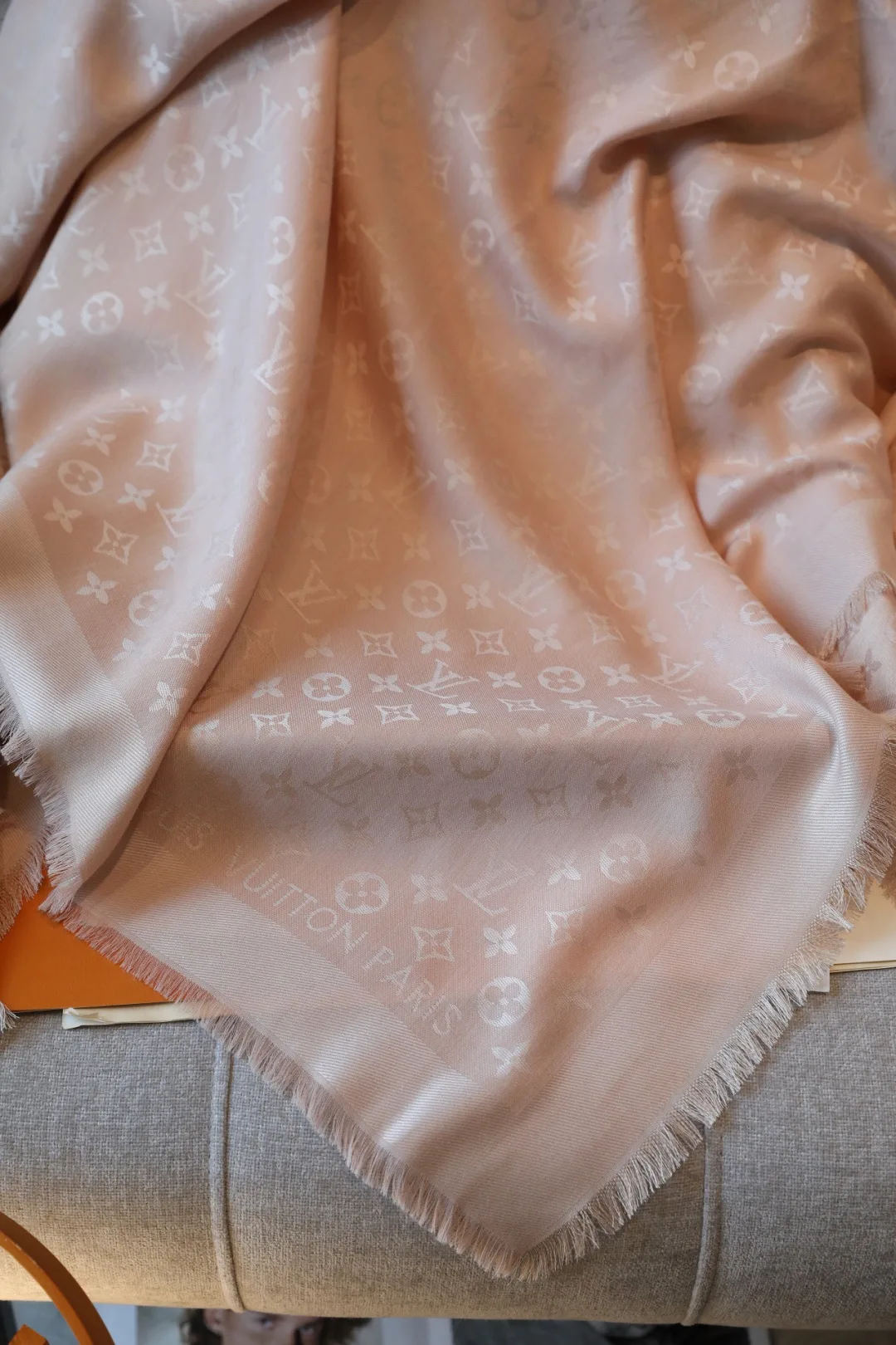 Шарфы Louis Vuitton 17991828