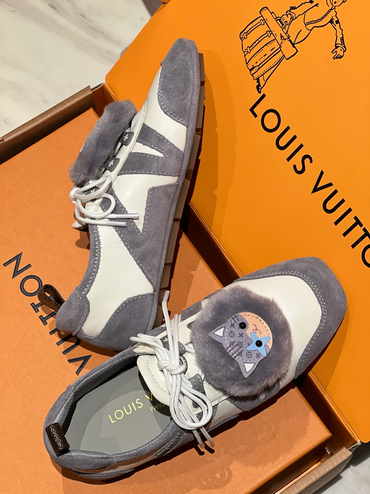 Кроссовки Женские Louis Vuitton 18567846