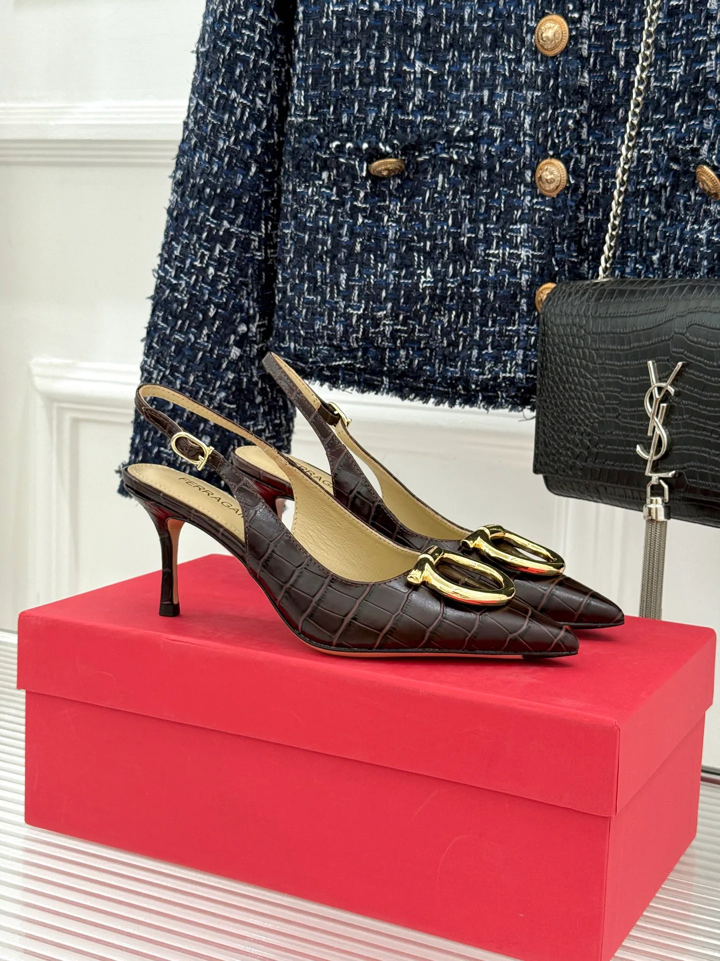 Босоножки Женские Salvatore Ferragamo 11312305