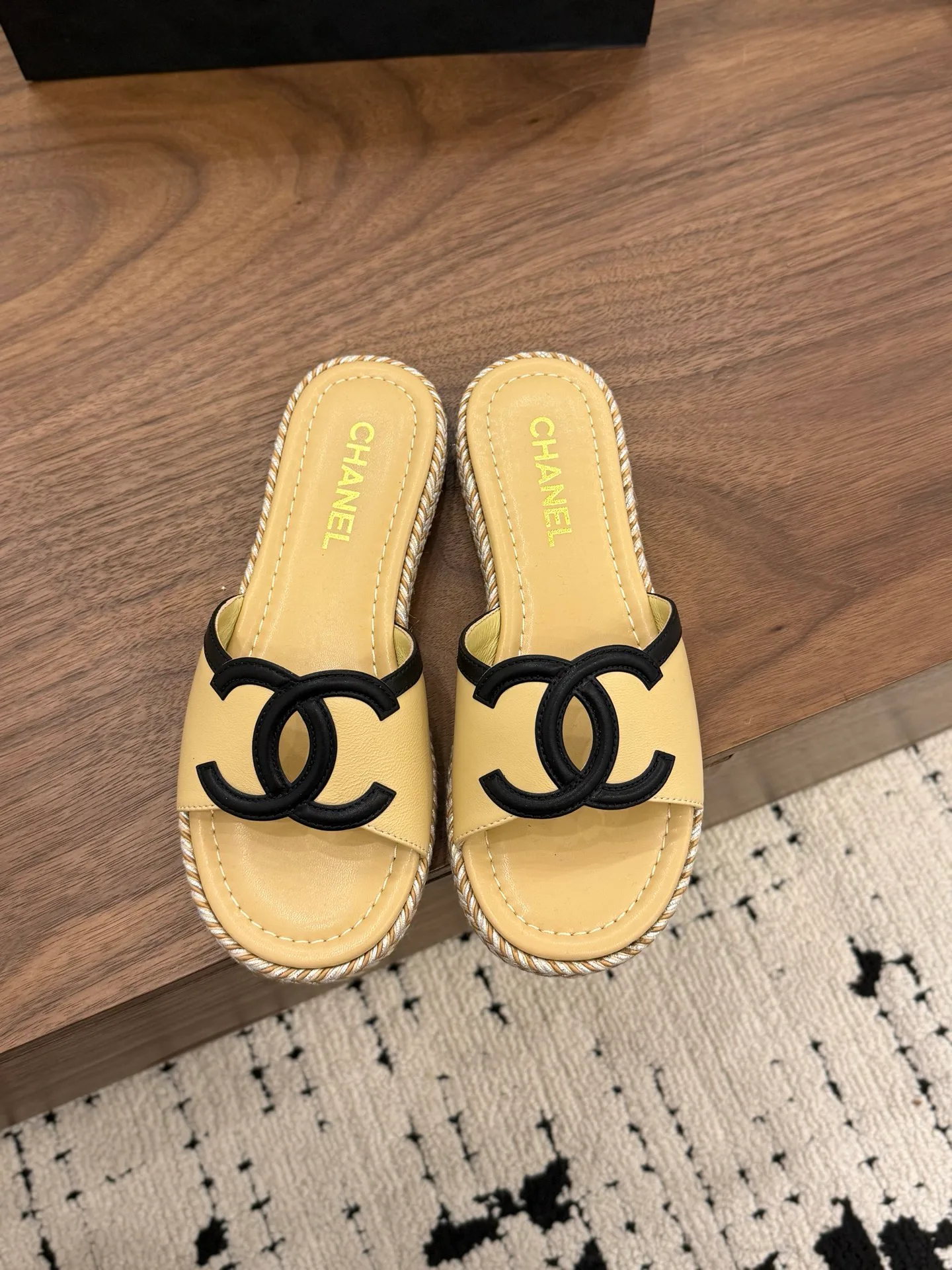 Шлепанцы Женские Chanel 13915577