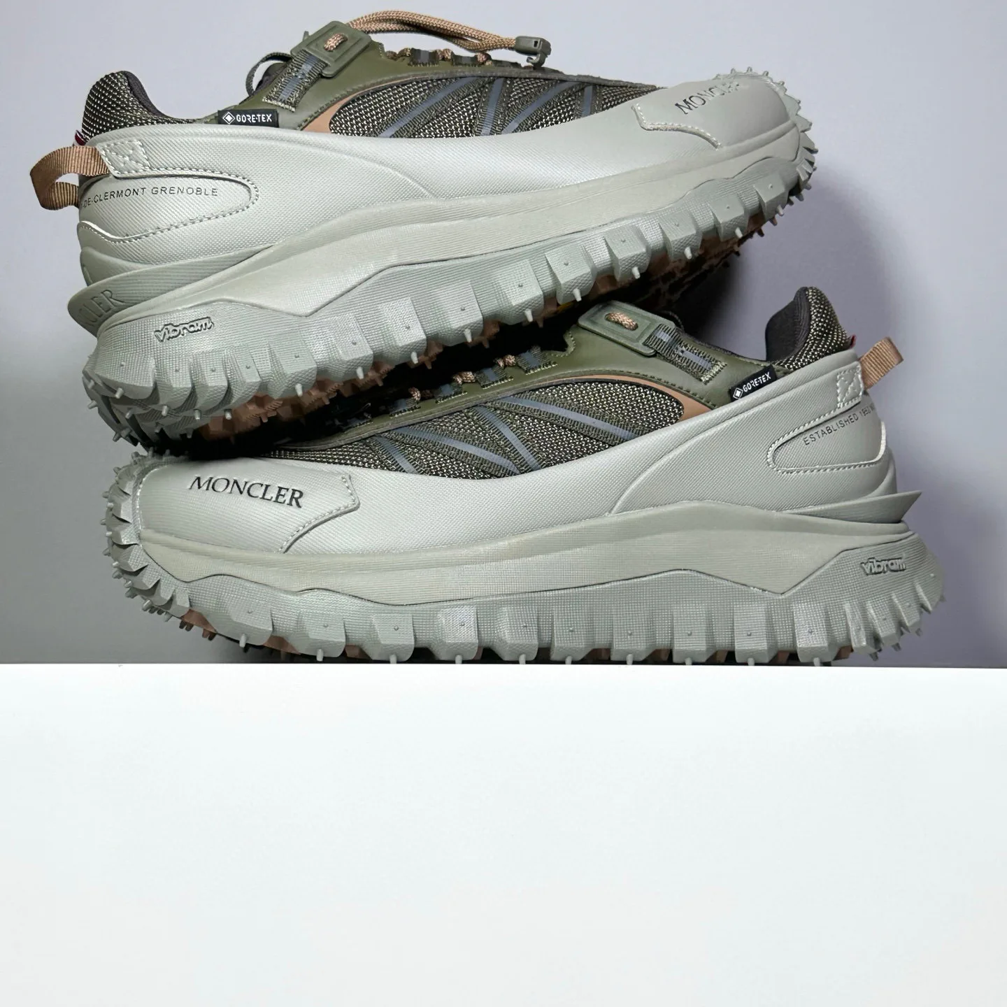 Кроссовки Женские Moncler 3566448