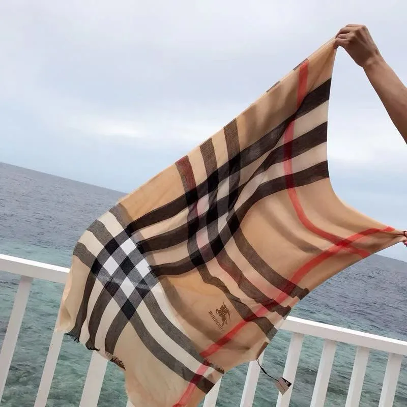 Шарфы Burberry 18426917