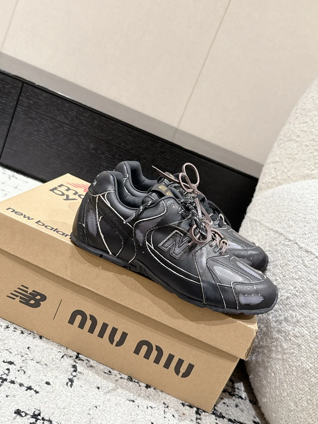 Кроссовки Женские Miu Miu 18409615