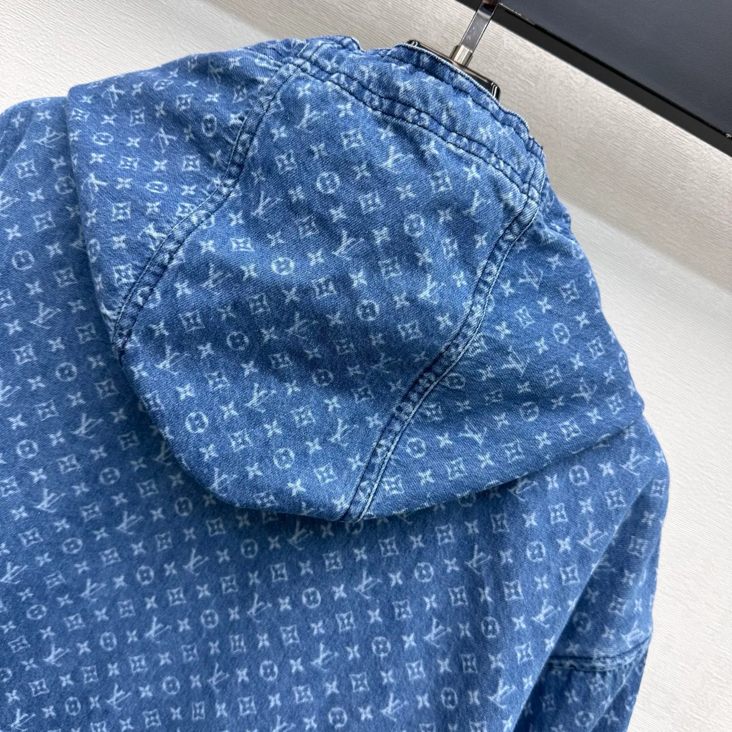 Куртки И Пуховики Женские Louis Vuitton 17392650