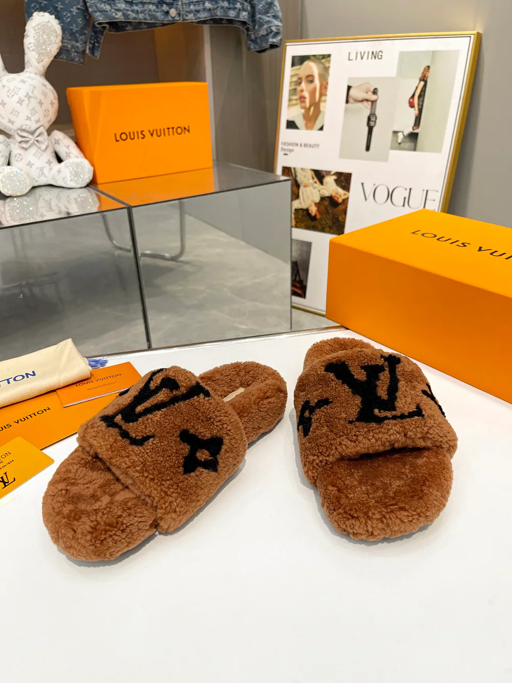 Тапочки Женские Louis Vuitton 18366830
