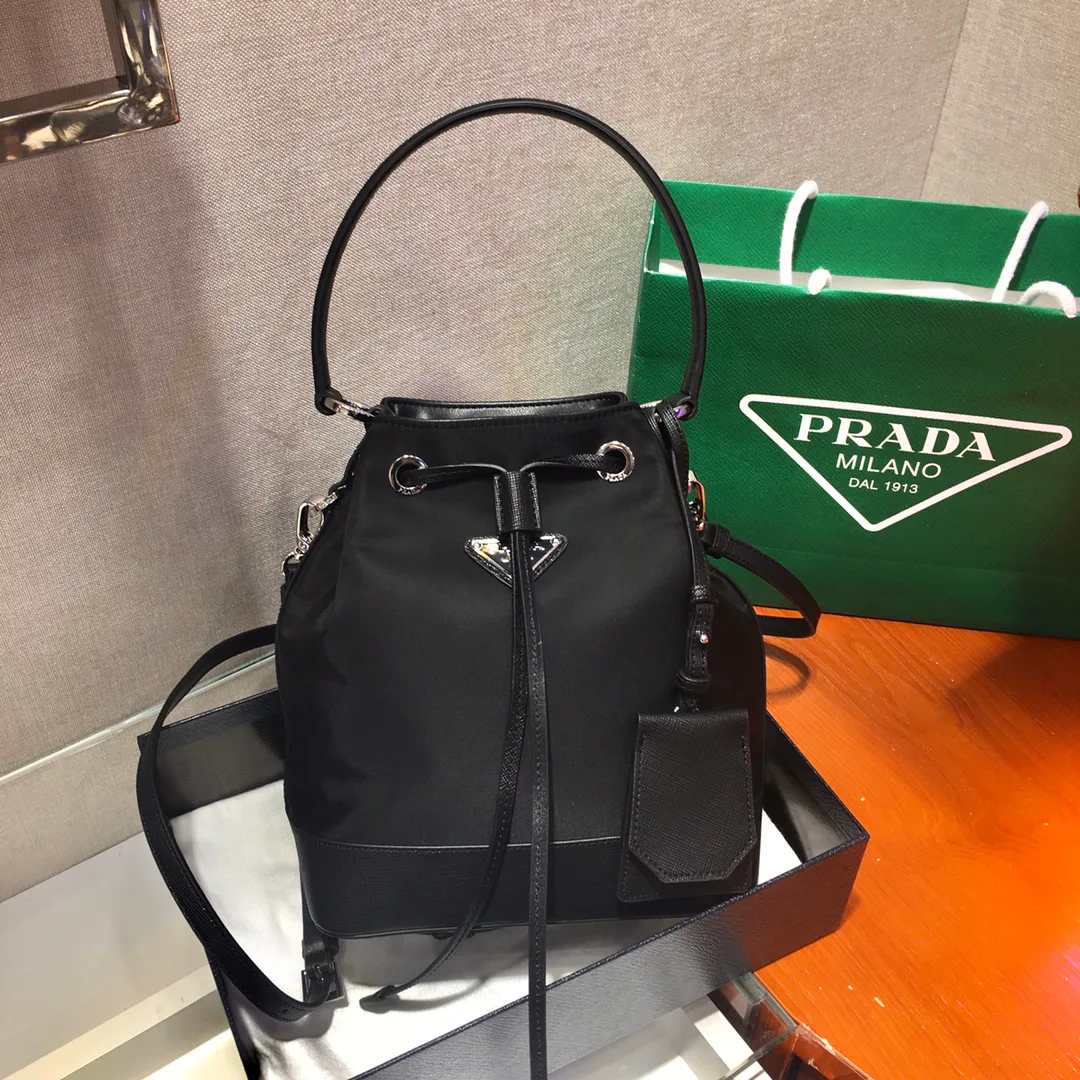 Классические Сумки Женские Prada 11886391