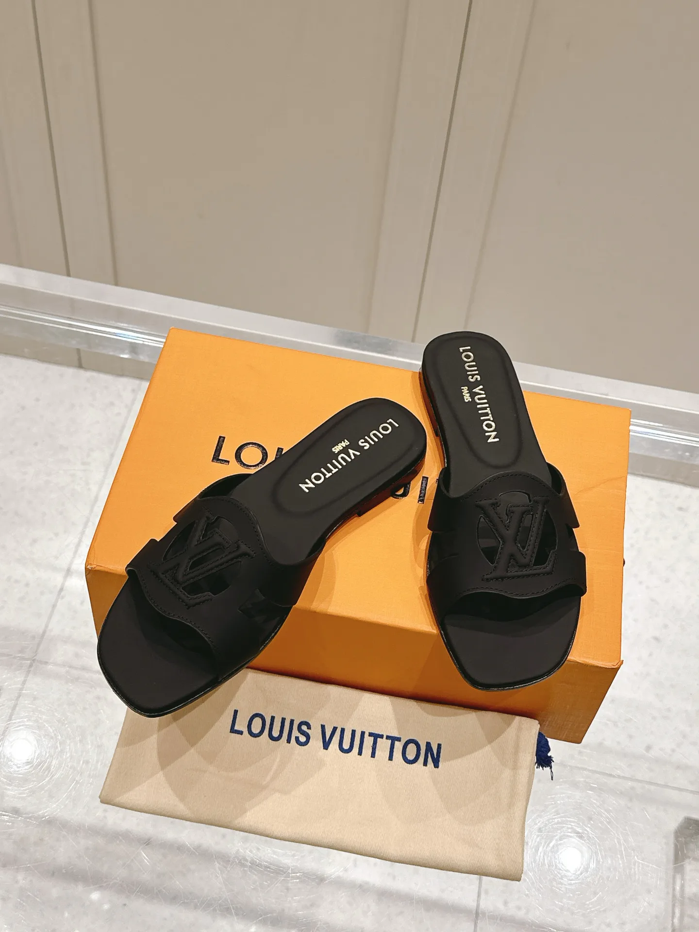 Шлепанцы Женские Louis Vuitton 35762