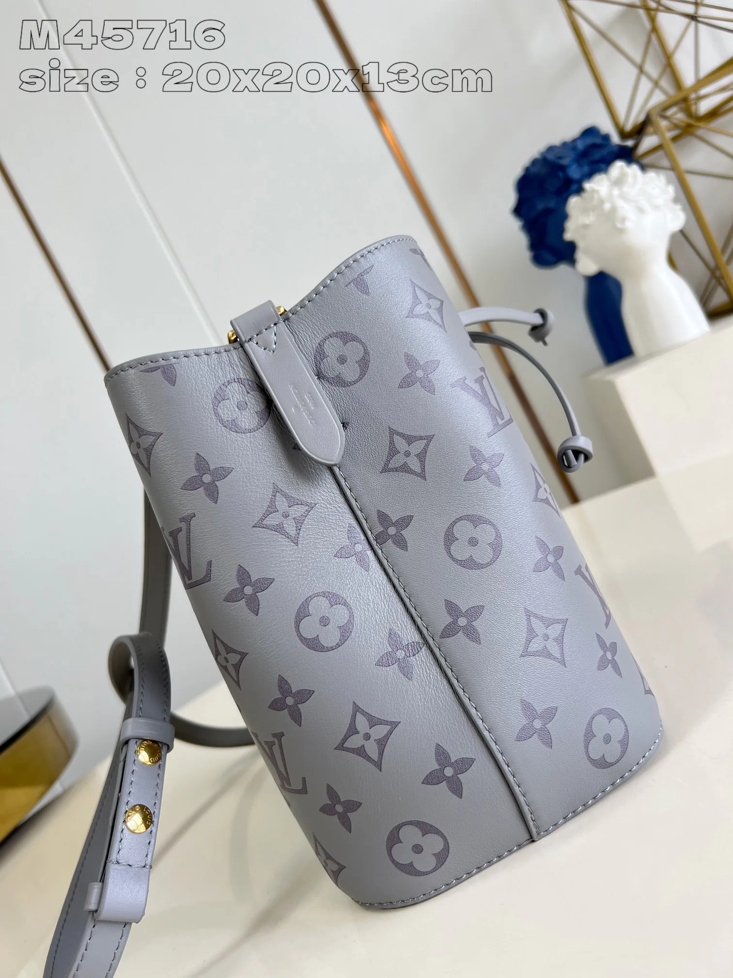 Классические Сумки Женские Louis Vuitton 18227601