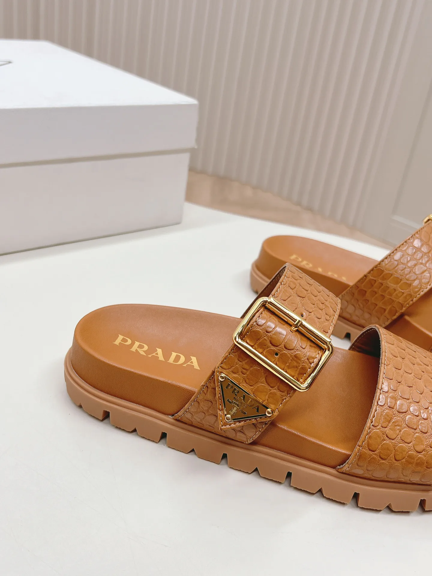 Шлепанцы Женские Prada 17499580