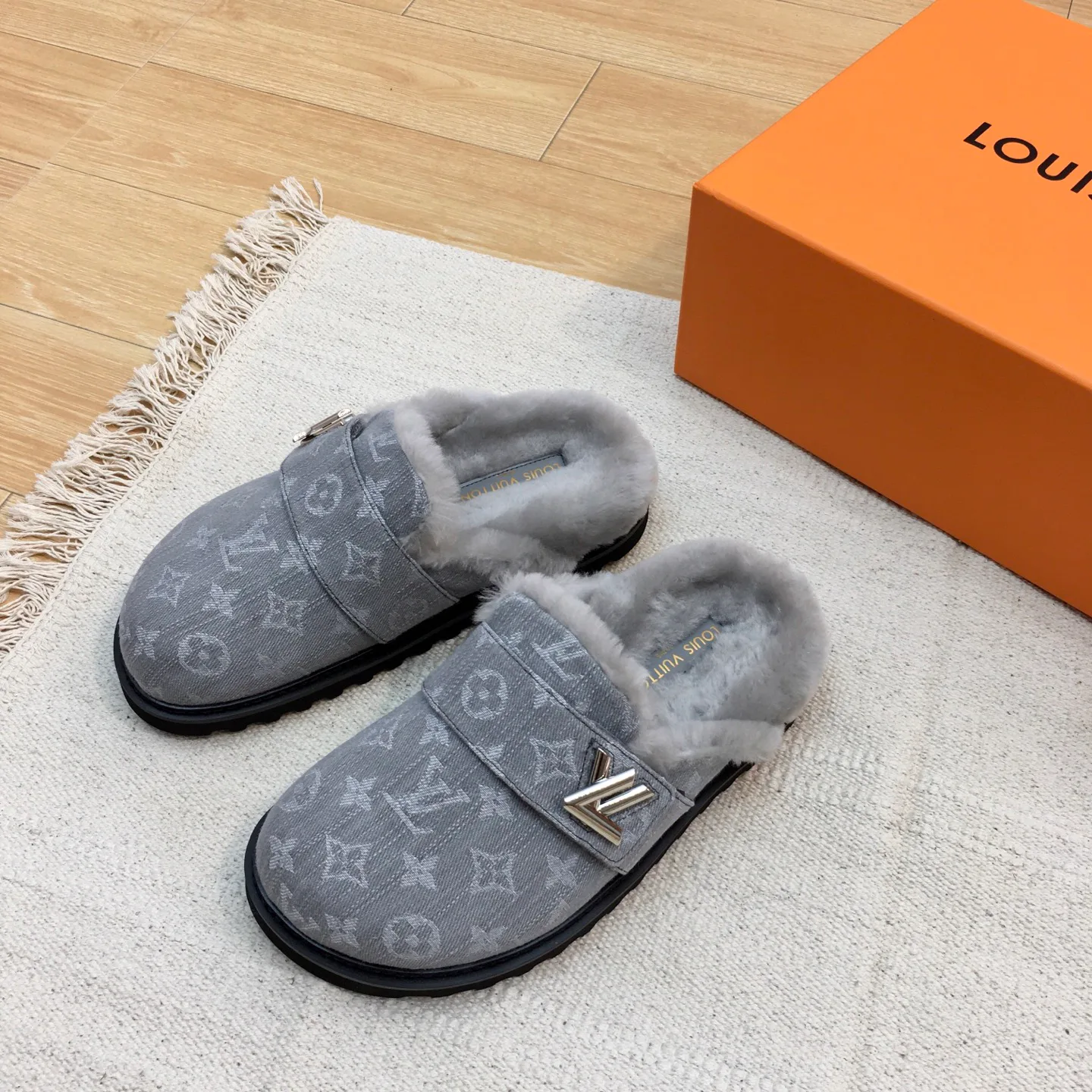 Тапочки Женские Louis Vuitton 3443667